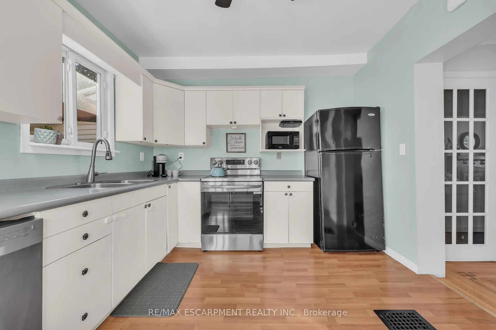 Photo 16 of 10 Roxborough Avenue, Hamilton, Crown Point — HOMEH