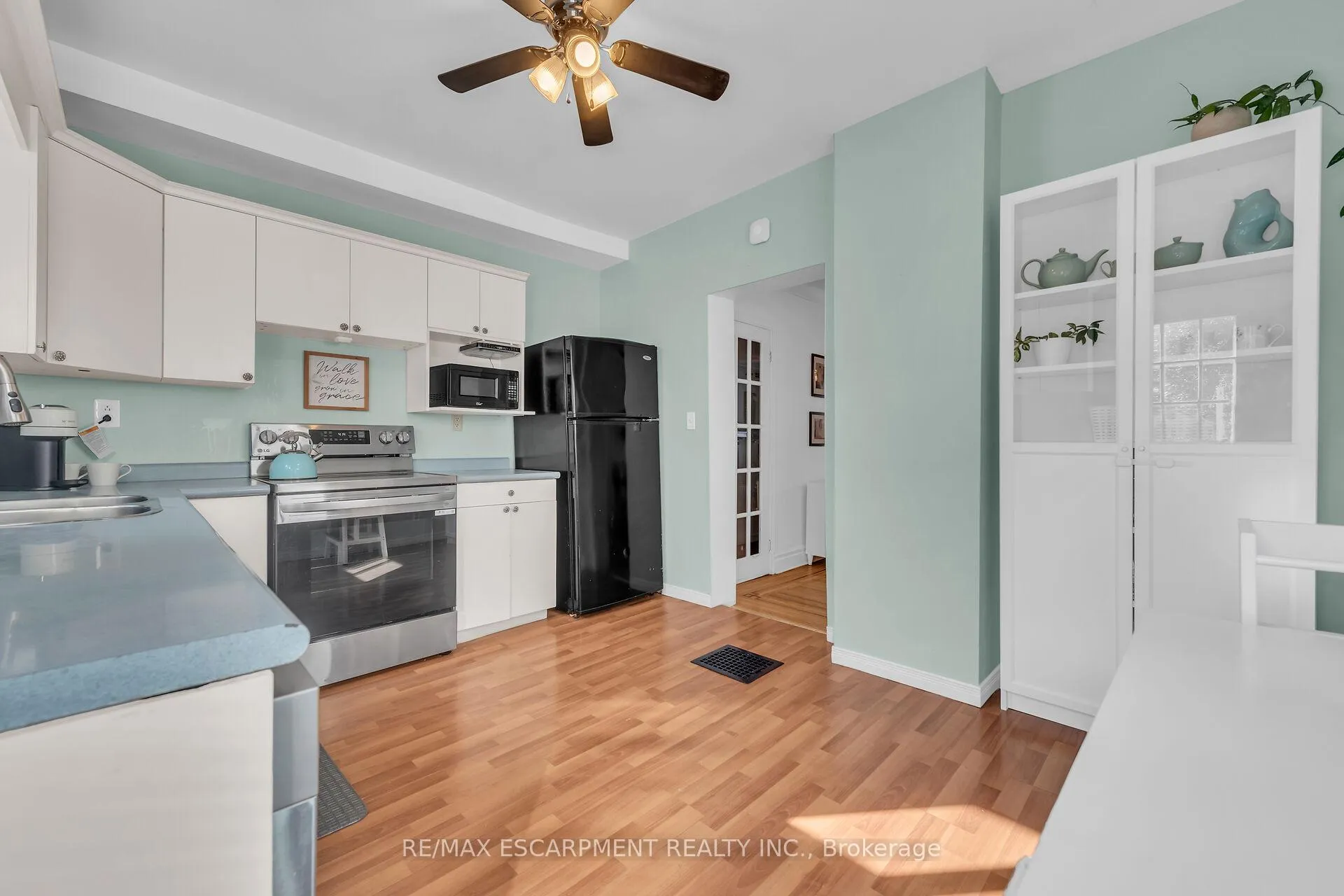 Photo 17 of 10 Roxborough Avenue, Hamilton, Crown Point — HOMEH