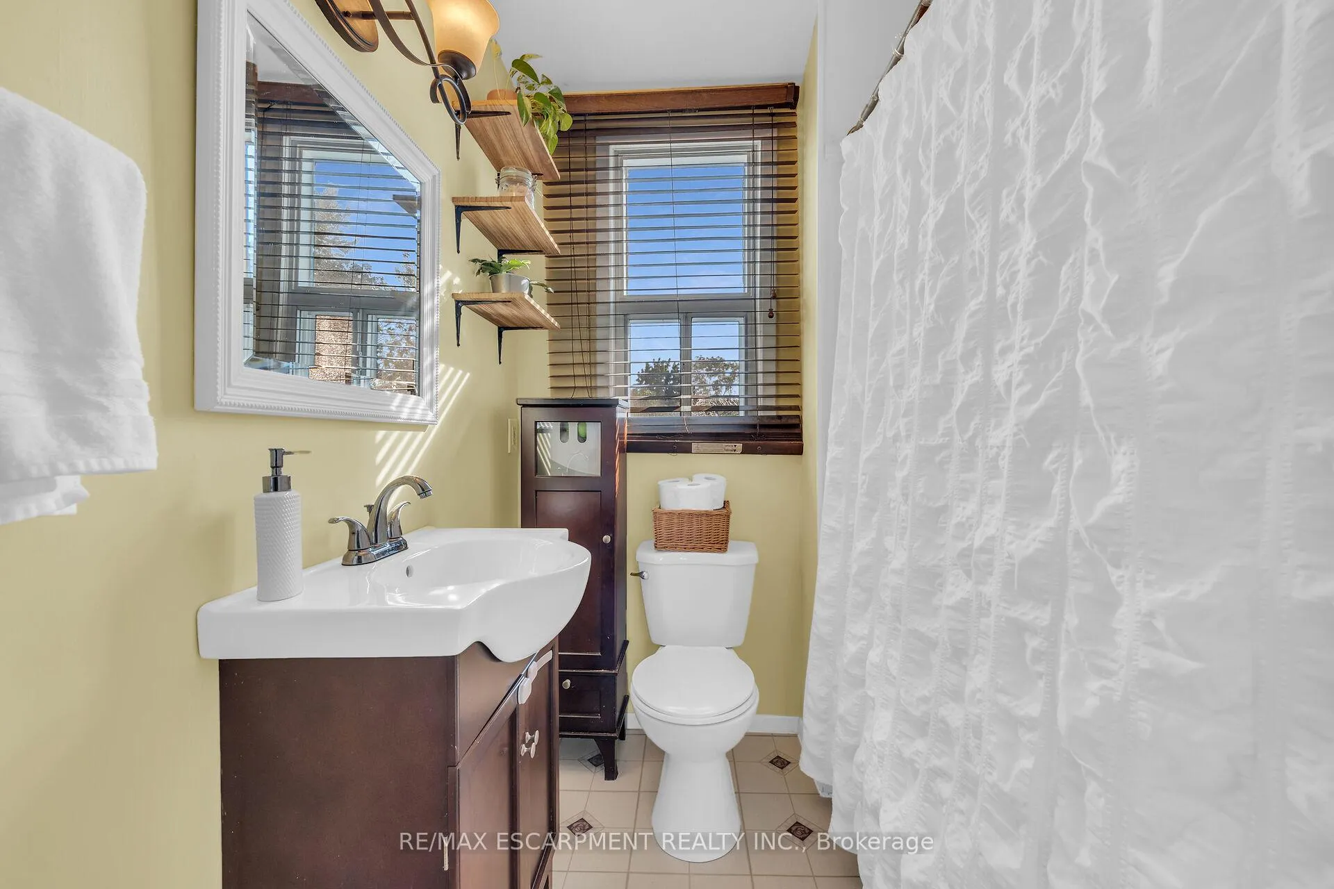 Photo 19 of 10 Roxborough Avenue, Hamilton, Crown Point — HOMEH