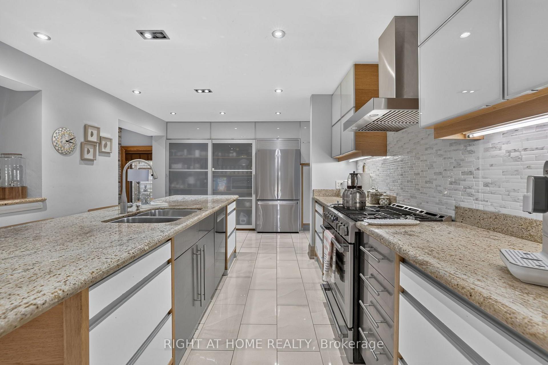Photo 11 of 35 Brightbay Crescent, Markham, Grandview — HOMEH