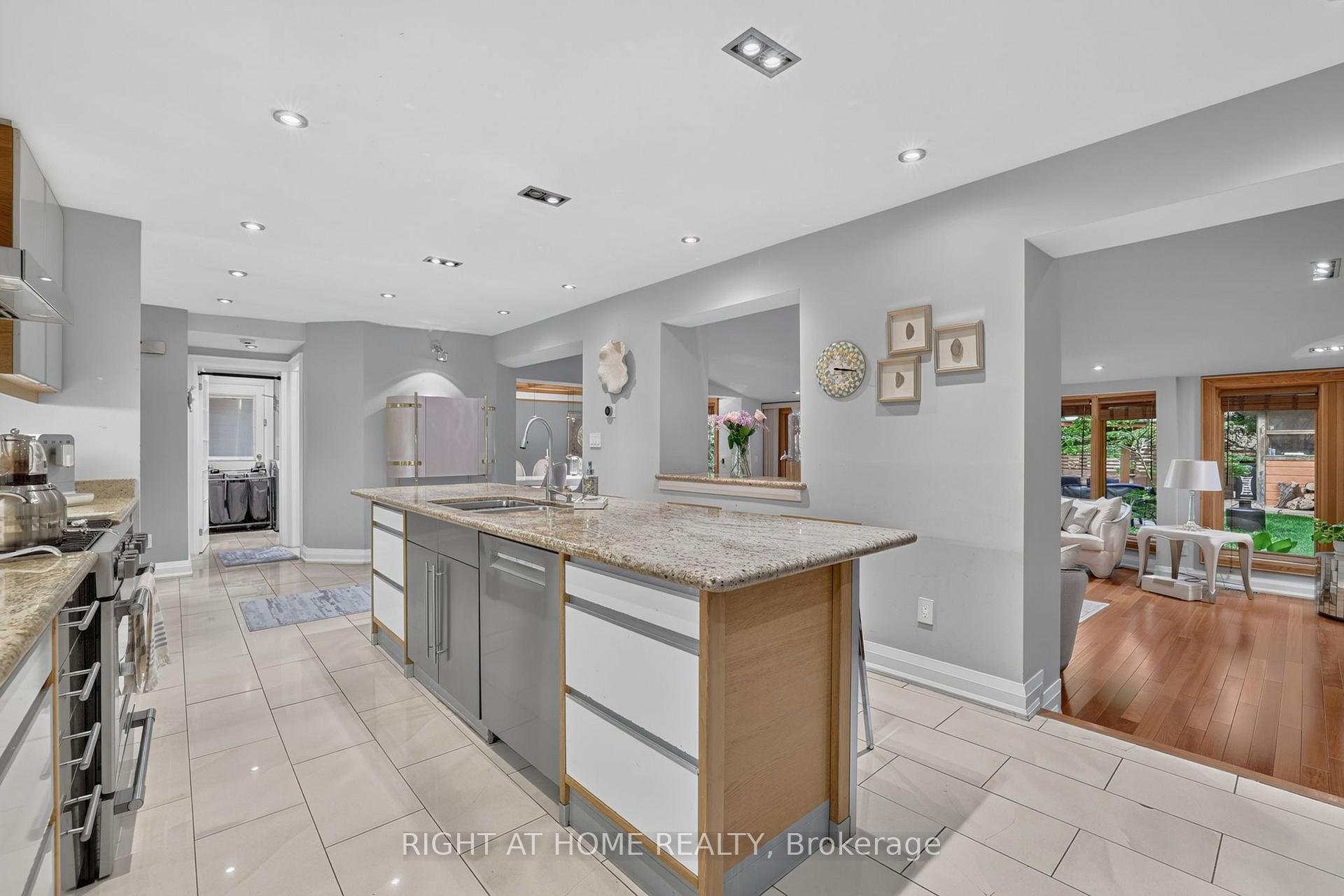 Photo 14 of 35 Brightbay Crescent, Markham, Grandview — HOMEH