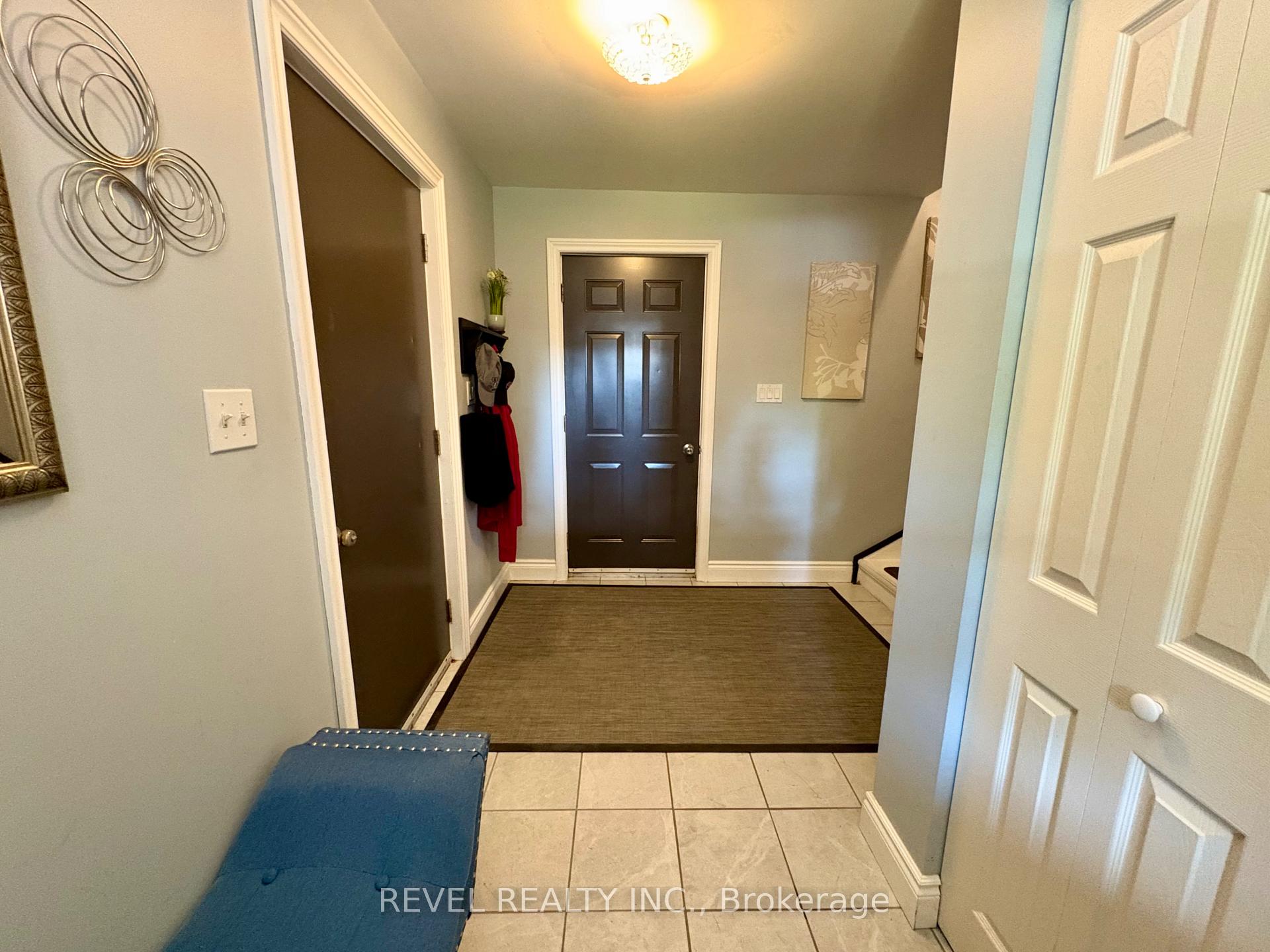 Photo 5 of 226 Second Avenue, Cochrane — HOMEH