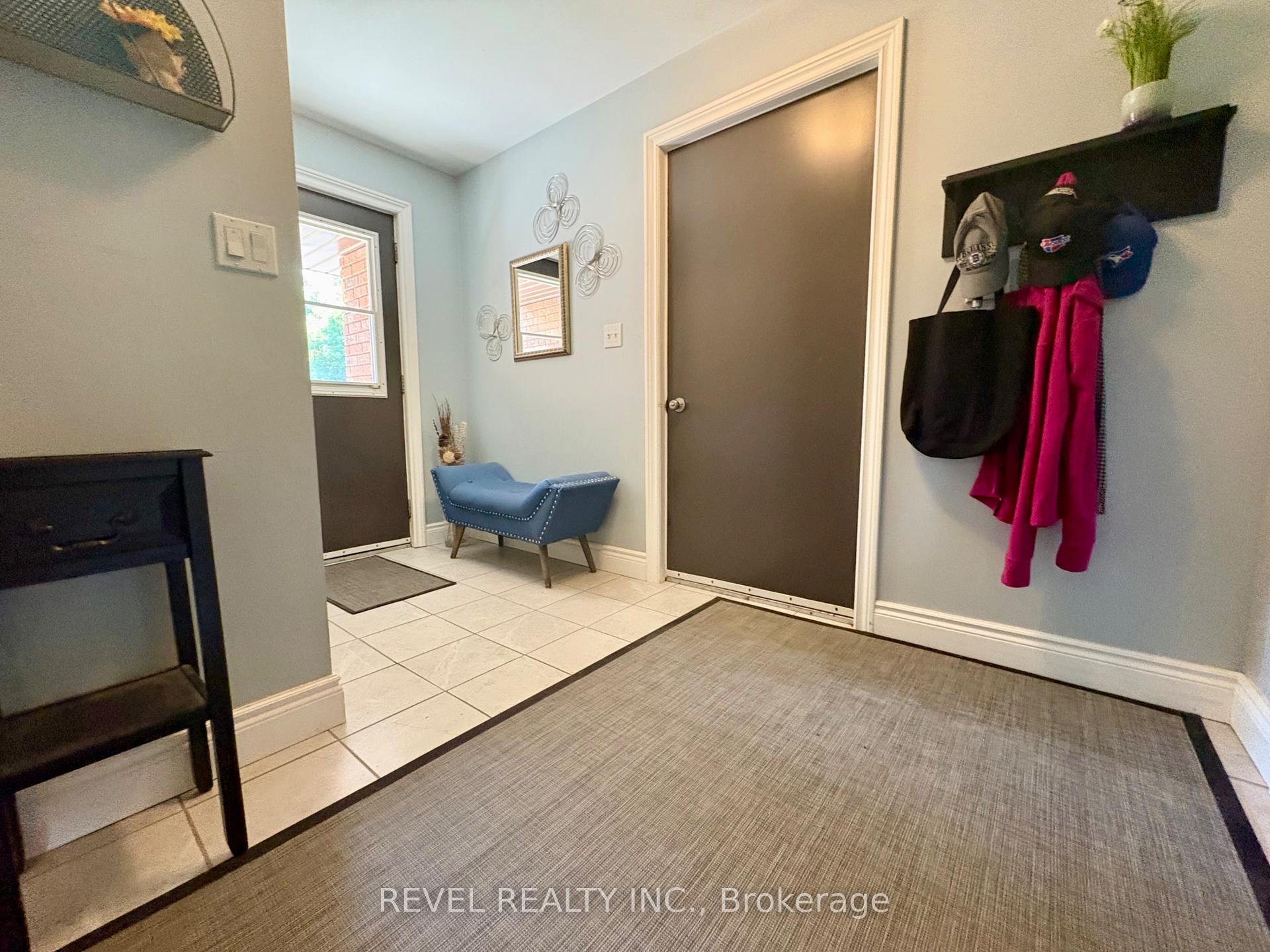 Photo 6 of 226 Second Avenue, Cochrane — HOMEH
