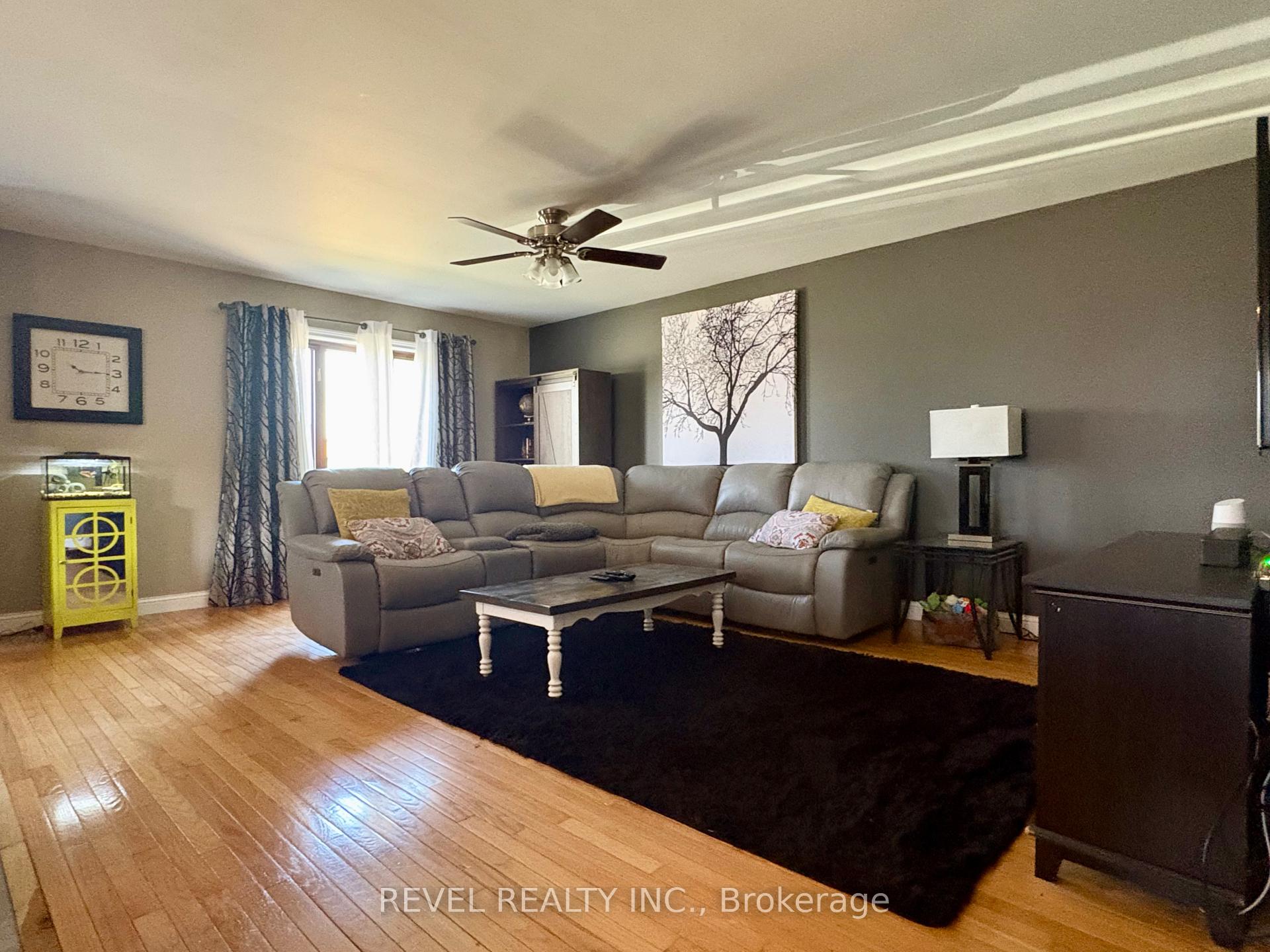 Photo 7 of 226 Second Avenue, Cochrane — HOMEH