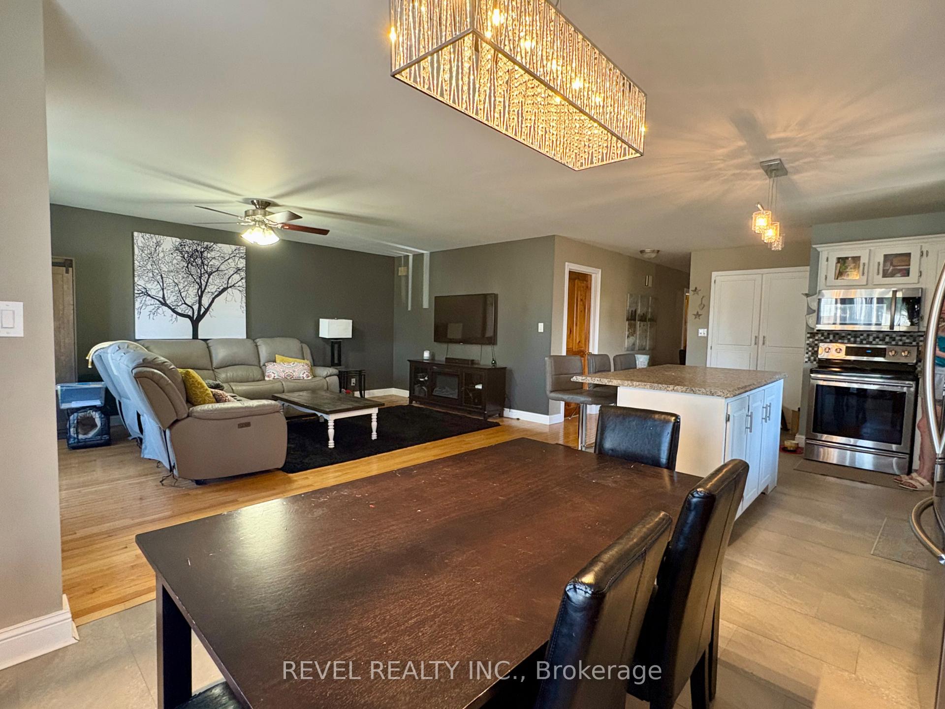 Photo 13 of 226 Second Avenue, Cochrane — HOMEH