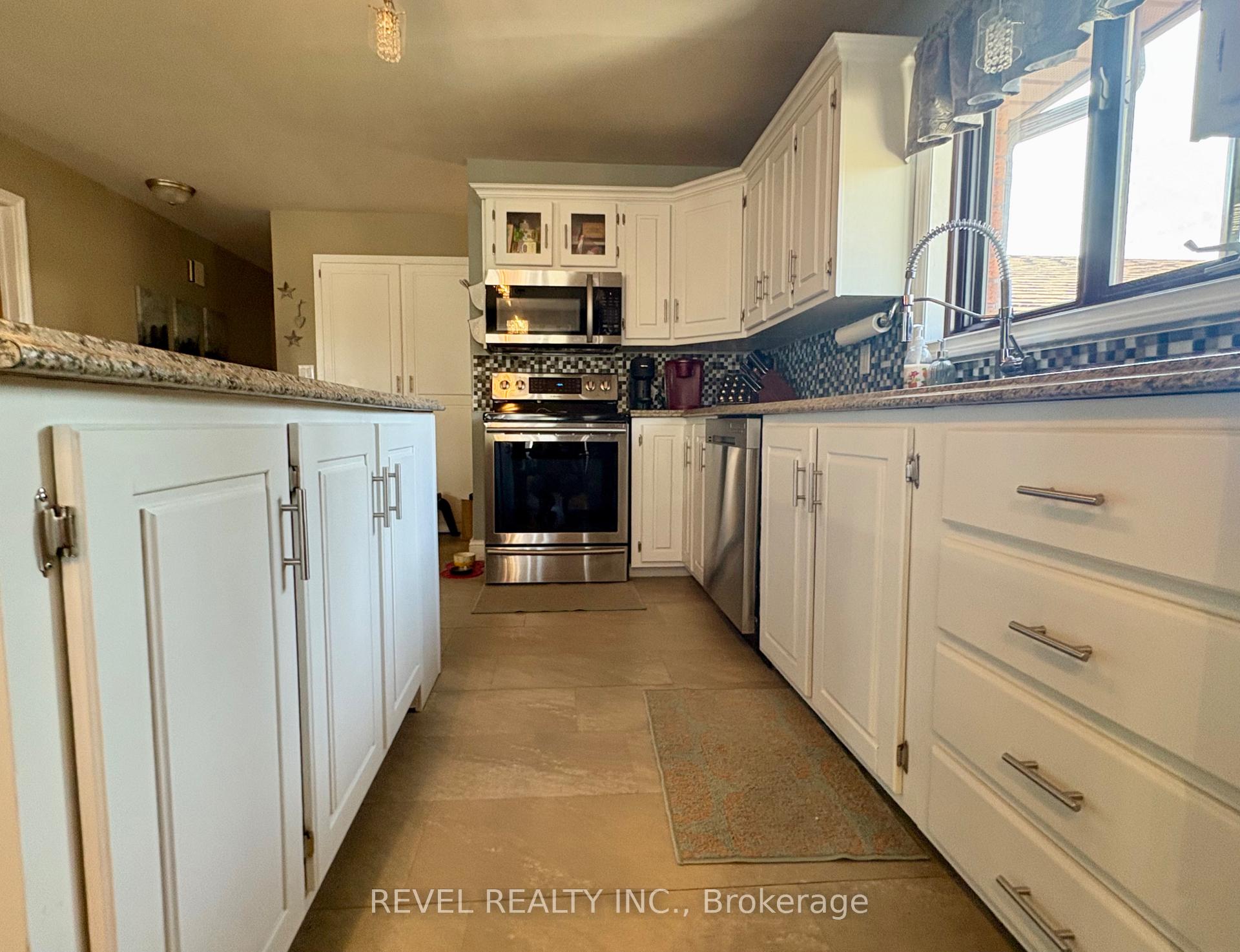 Photo 14 of 226 Second Avenue, Cochrane — HOMEH