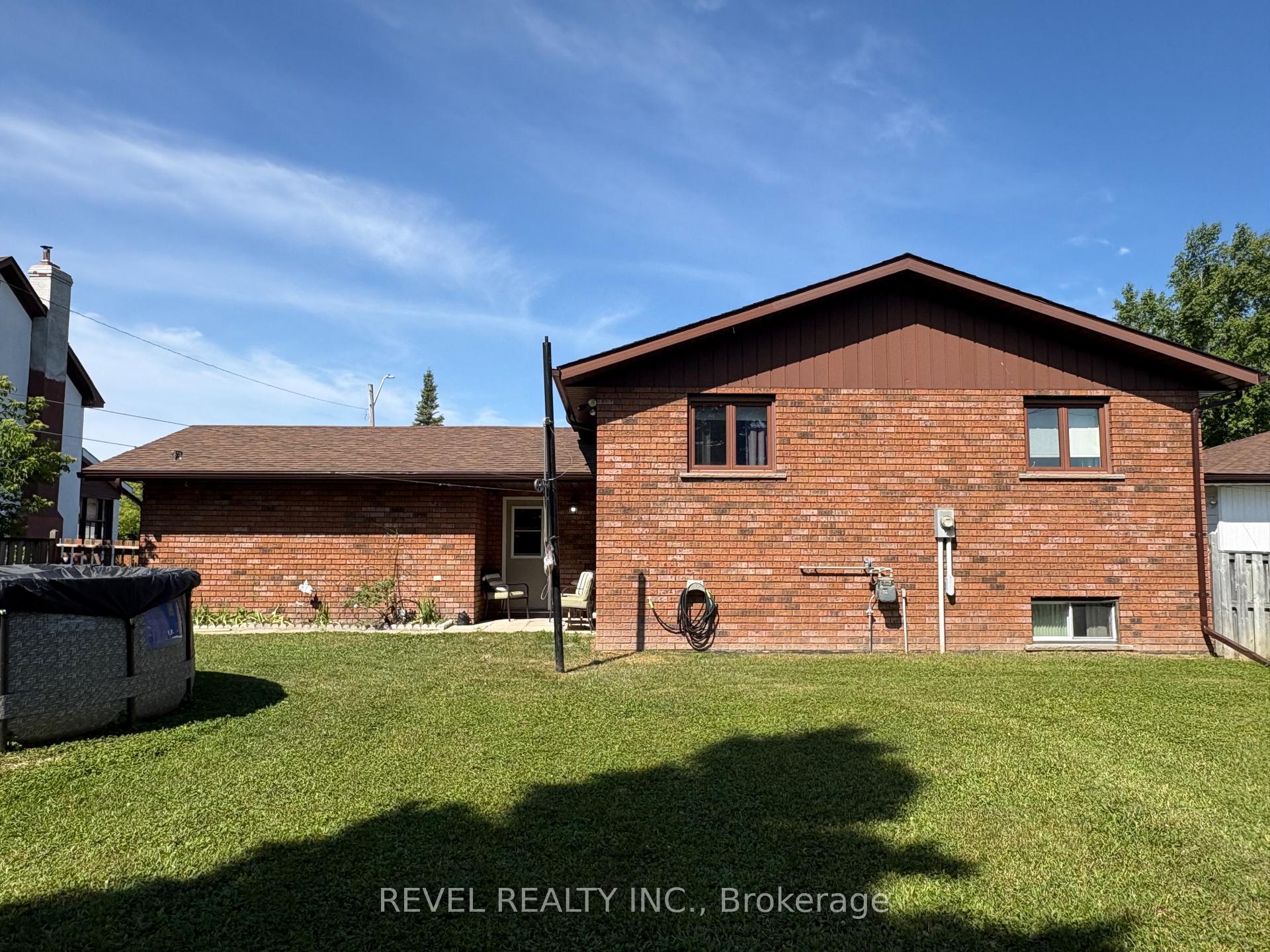 Photo 31 of 226 Second Avenue, Cochrane — HOMEH
