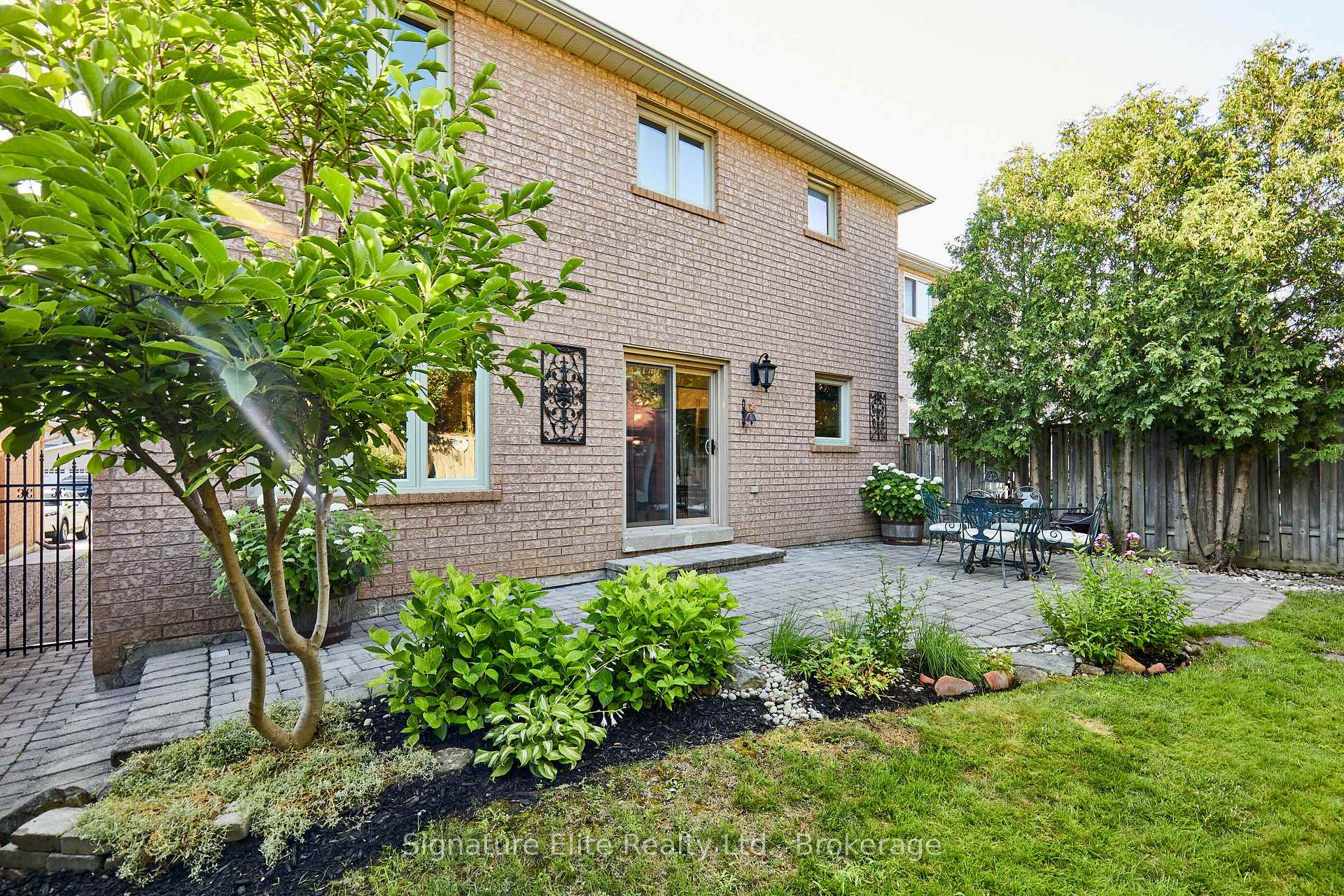 Photo 19 of 954 Mantle Crescent, Mississauga, East Credit — HOMEH