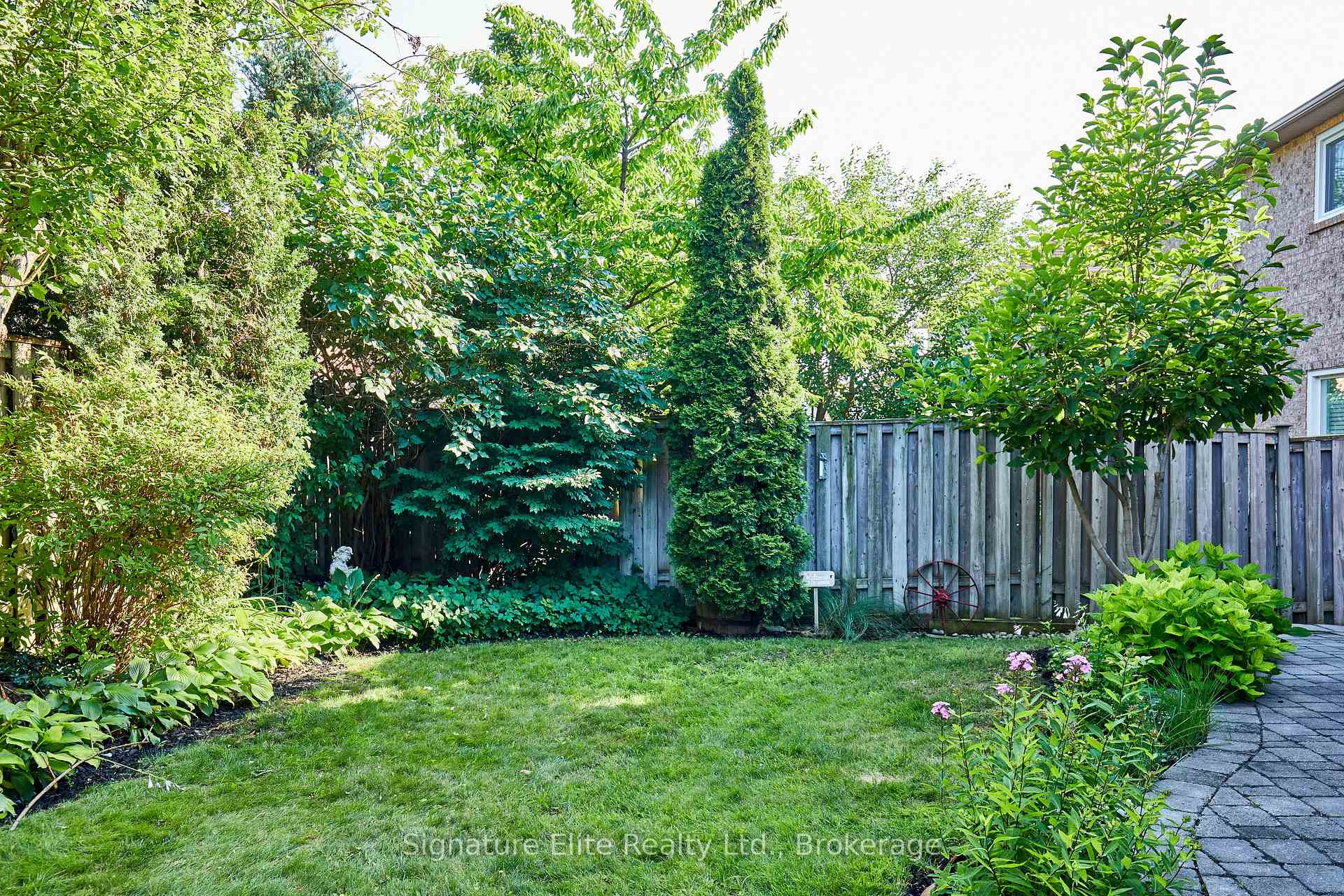 Photo 25 of 954 Mantle Crescent, Mississauga, East Credit — HOMEH