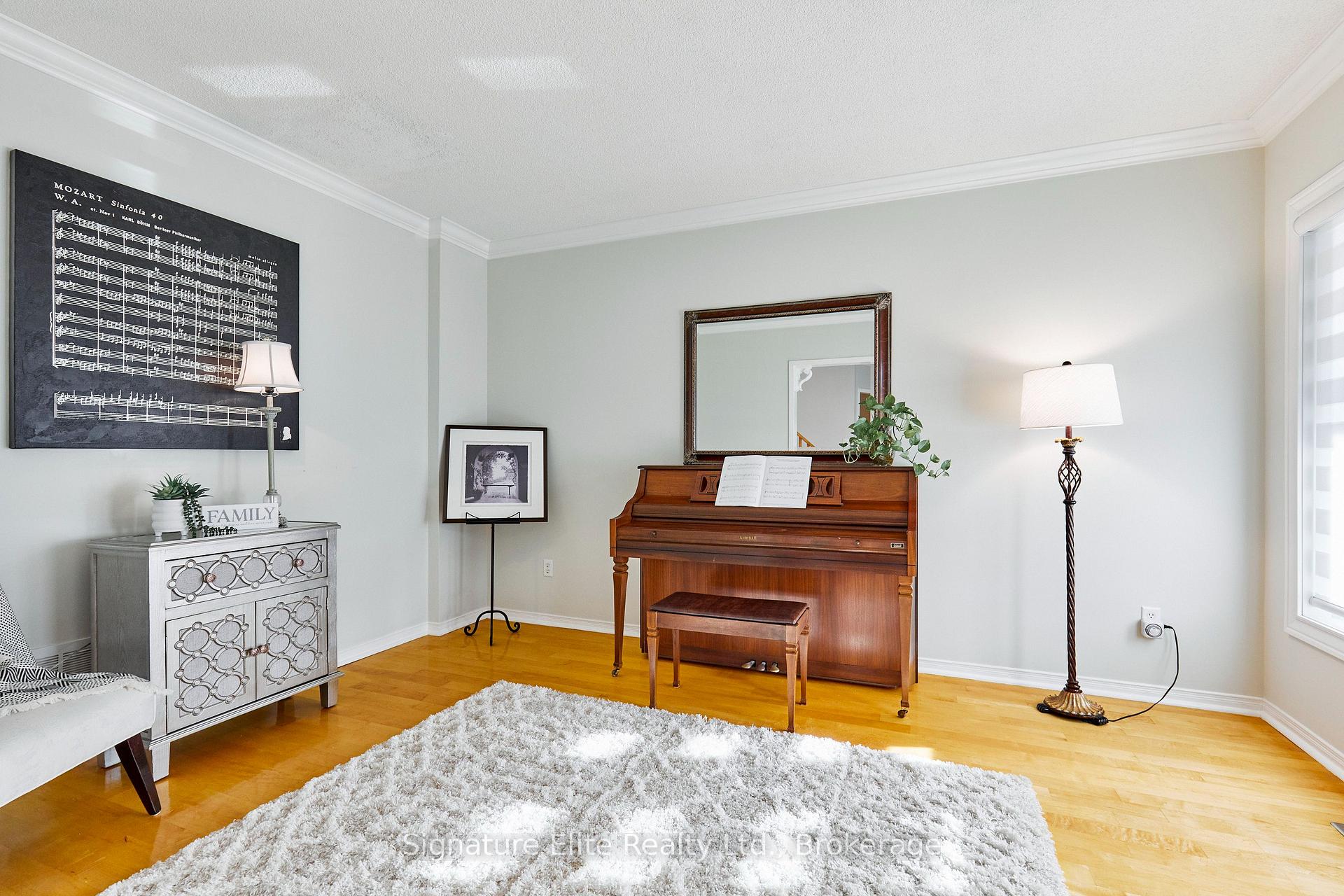 Photo 3 of 954 Mantle Crescent, Mississauga, East Credit — HOMEH
