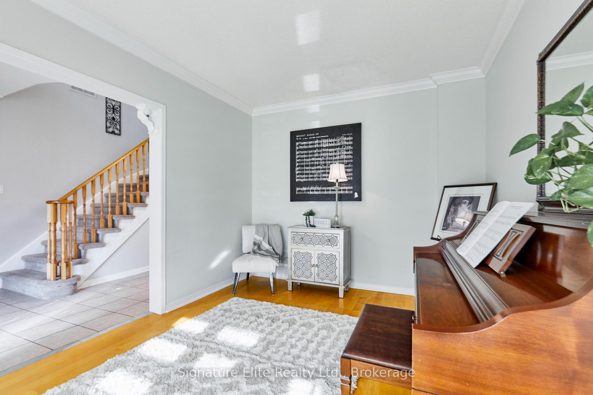 Photo 4 of 954 Mantle Crescent, Mississauga, East Credit — HOMEH