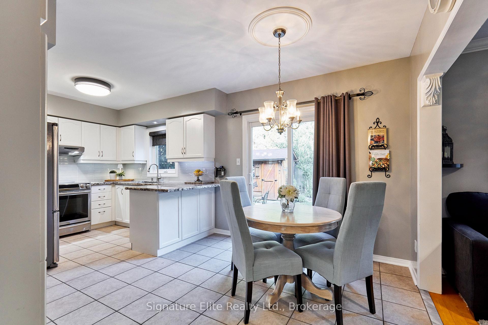 Photo 7 of 954 Mantle Crescent, Mississauga, East Credit — HOMEH