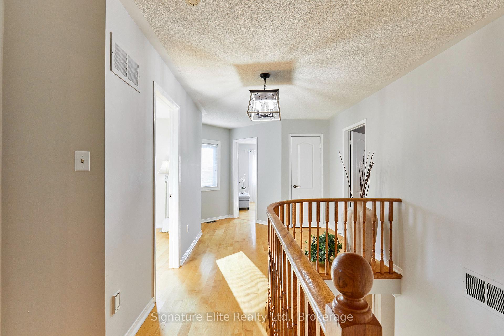 Photo 10 of 954 Mantle Crescent, Mississauga, East Credit — HOMEH