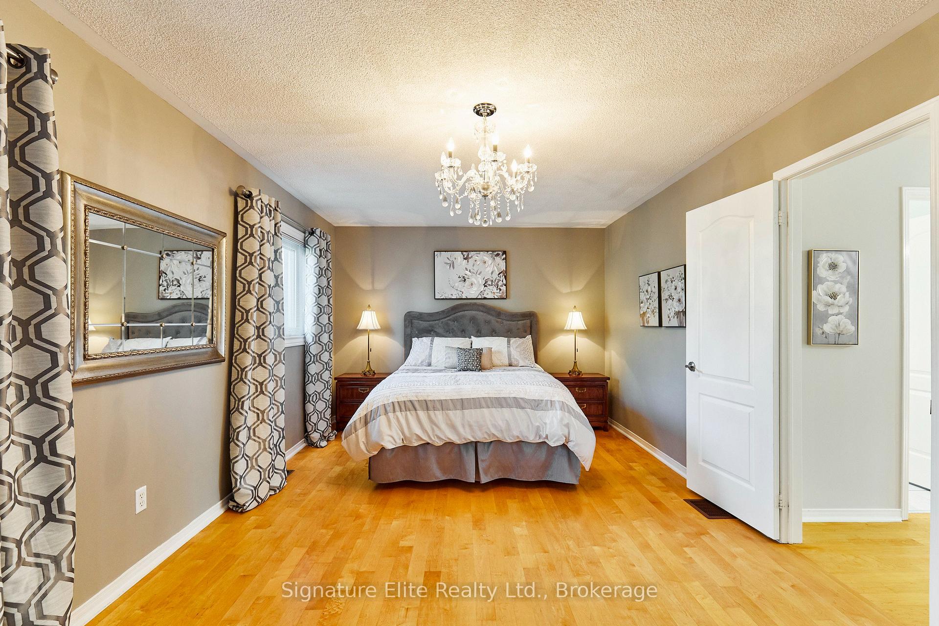 Photo 14 of 954 Mantle Crescent, Mississauga, East Credit — HOMEH