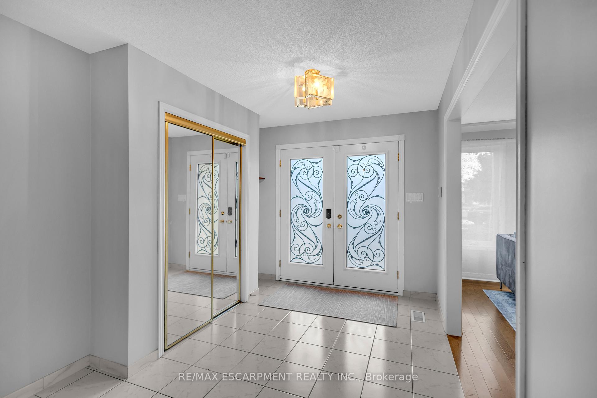 Photo 3 of 489 Acadia Drive, Hamilton, Butler — HOMEH