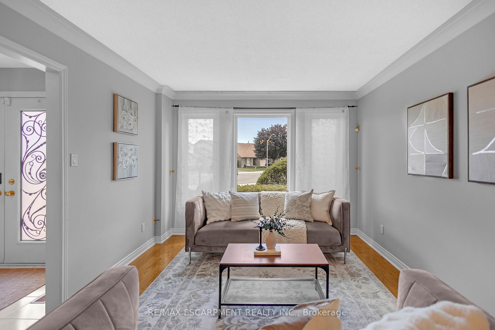 Photo 5 of 489 Acadia Drive, Hamilton, Butler — HOMEH