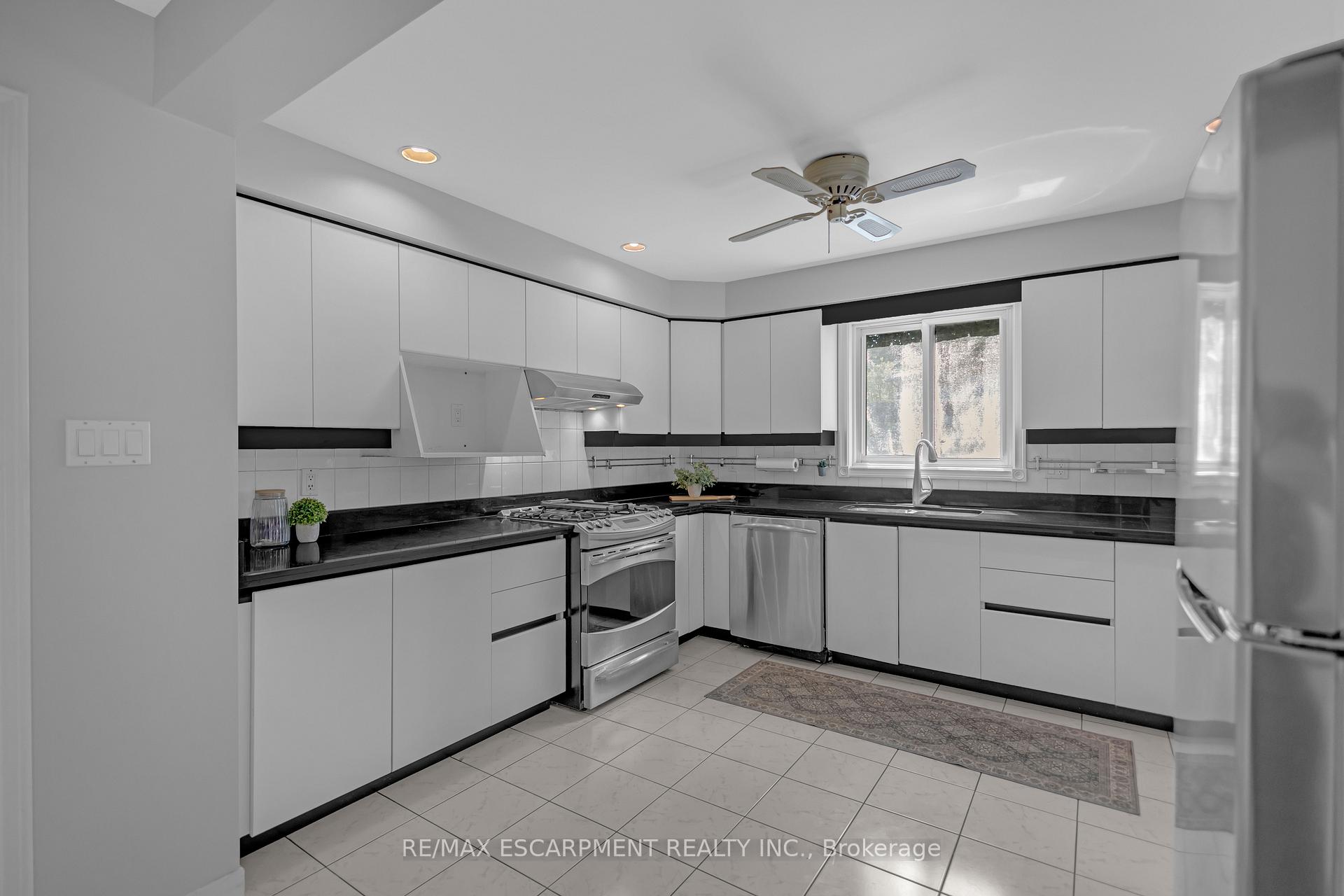 Photo 9 of 489 Acadia Drive, Hamilton, Butler — HOMEH