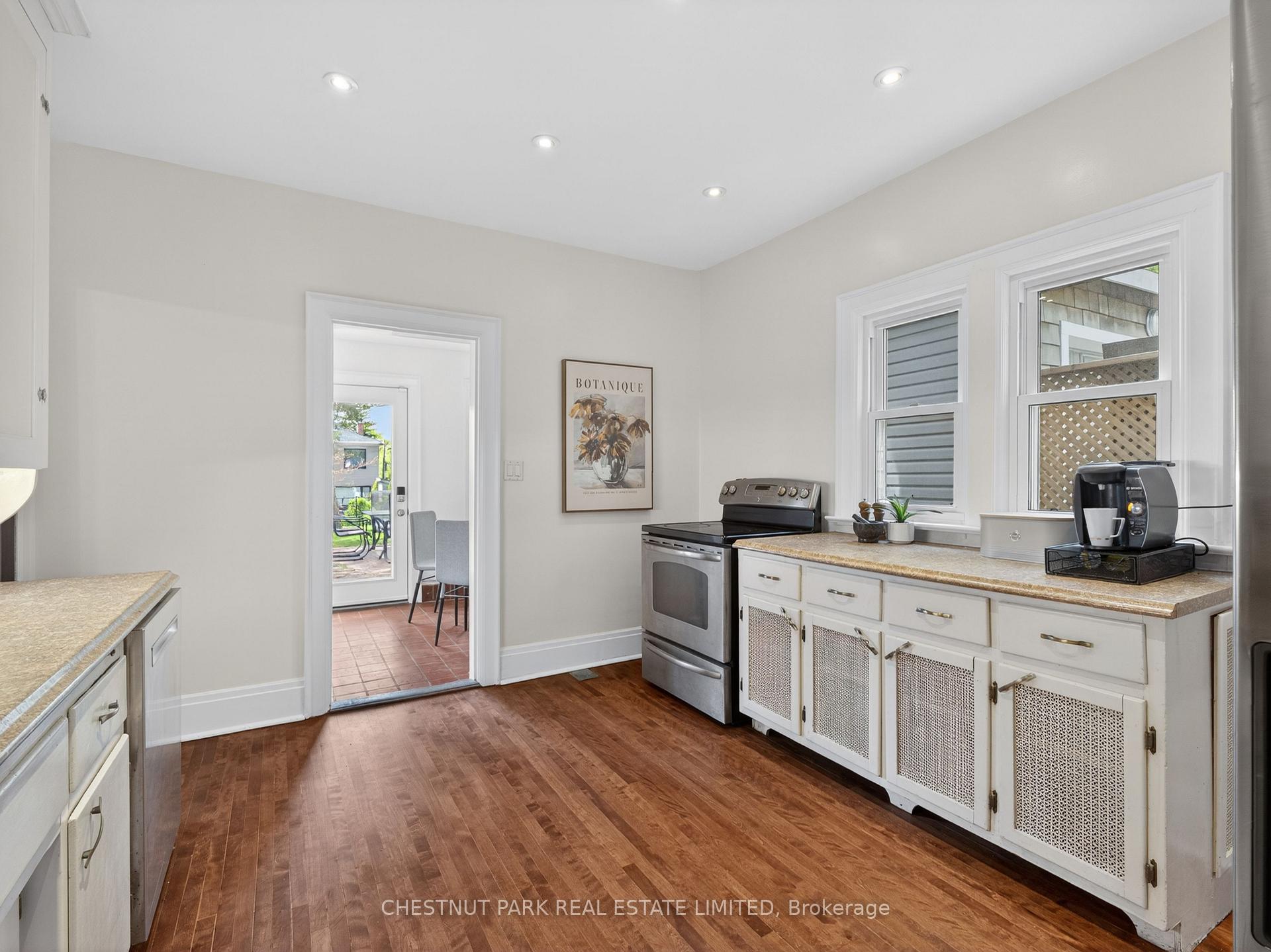 Photo 10 of 14 Servington Crescent, Toronto, Mount Pleasant West — HOMEH