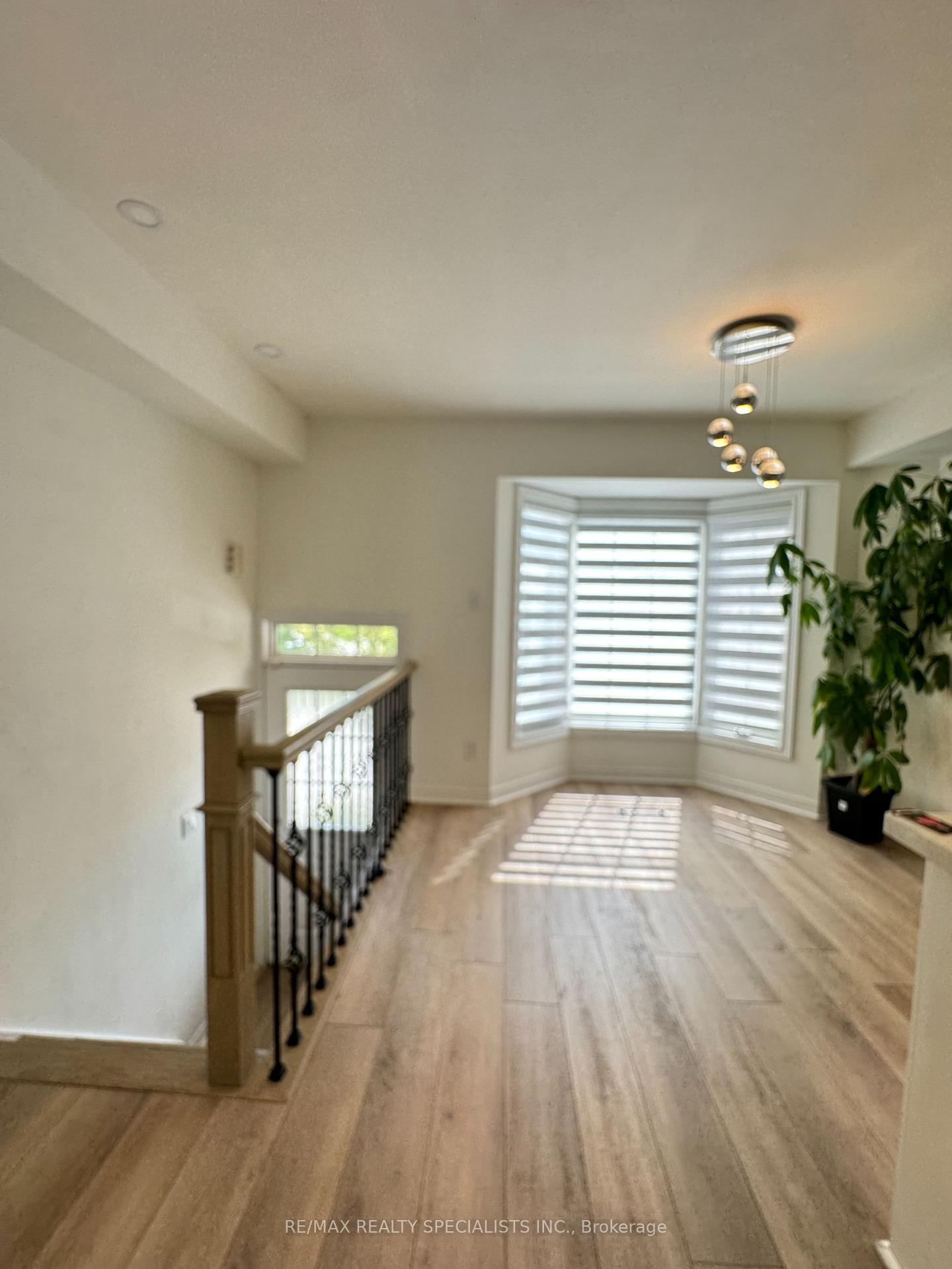 Photo 5 of Unit 36, 3480 Upper Middle Road, Burlington, Palmer — HOMEH