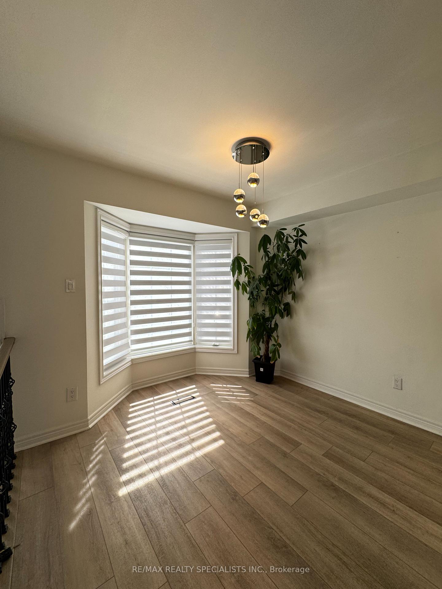 Photo 6 of Unit 36, 3480 Upper Middle Road, Burlington, Palmer — HOMEH