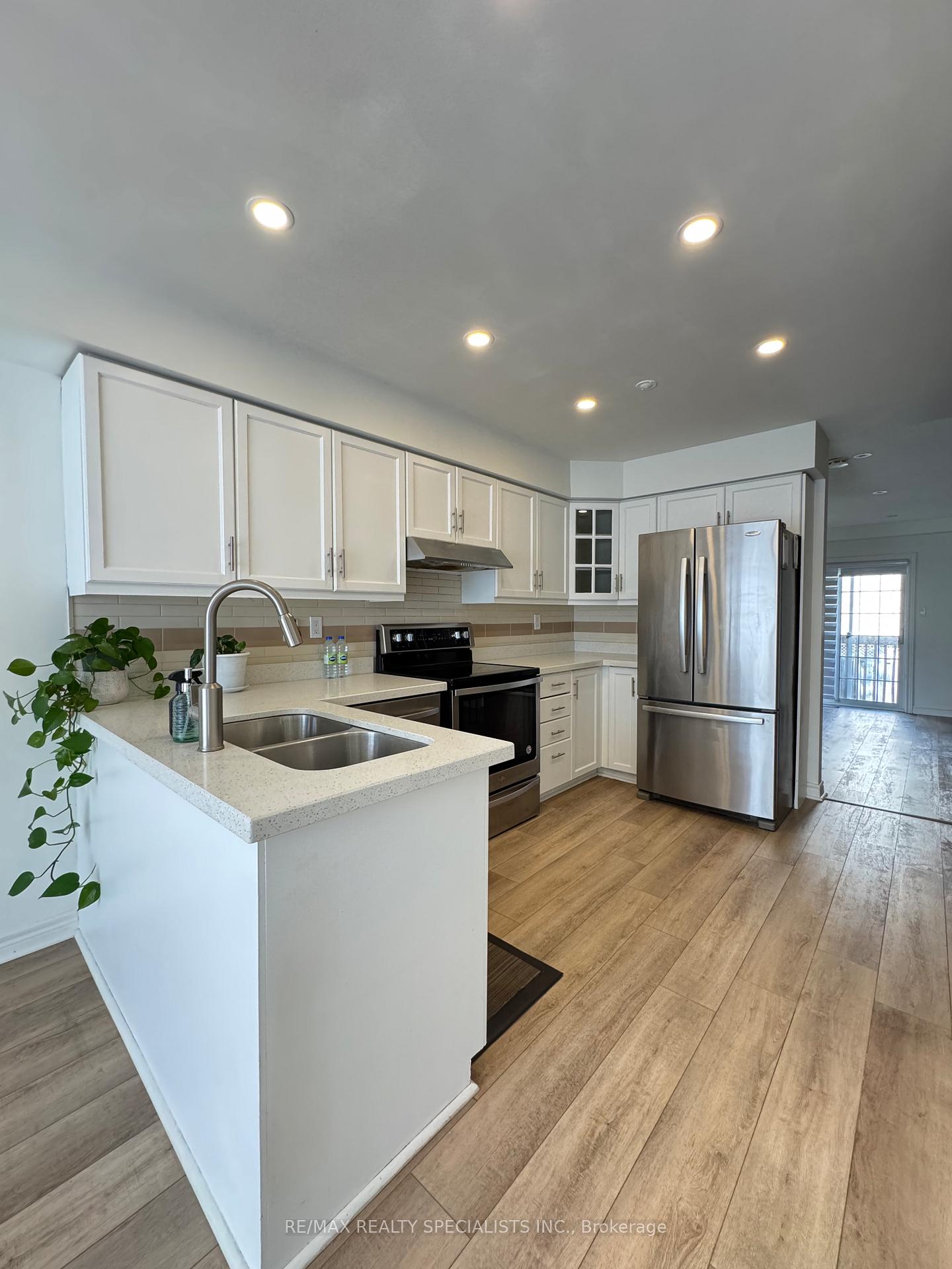 Photo 8 of Unit 36, 3480 Upper Middle Road, Burlington, Palmer — HOMEH