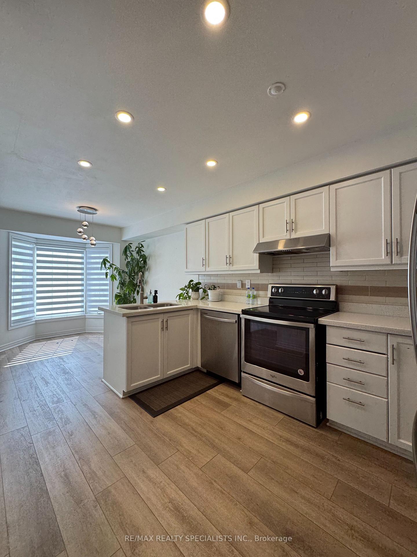Photo 9 of Unit 36, 3480 Upper Middle Road, Burlington, Palmer — HOMEH