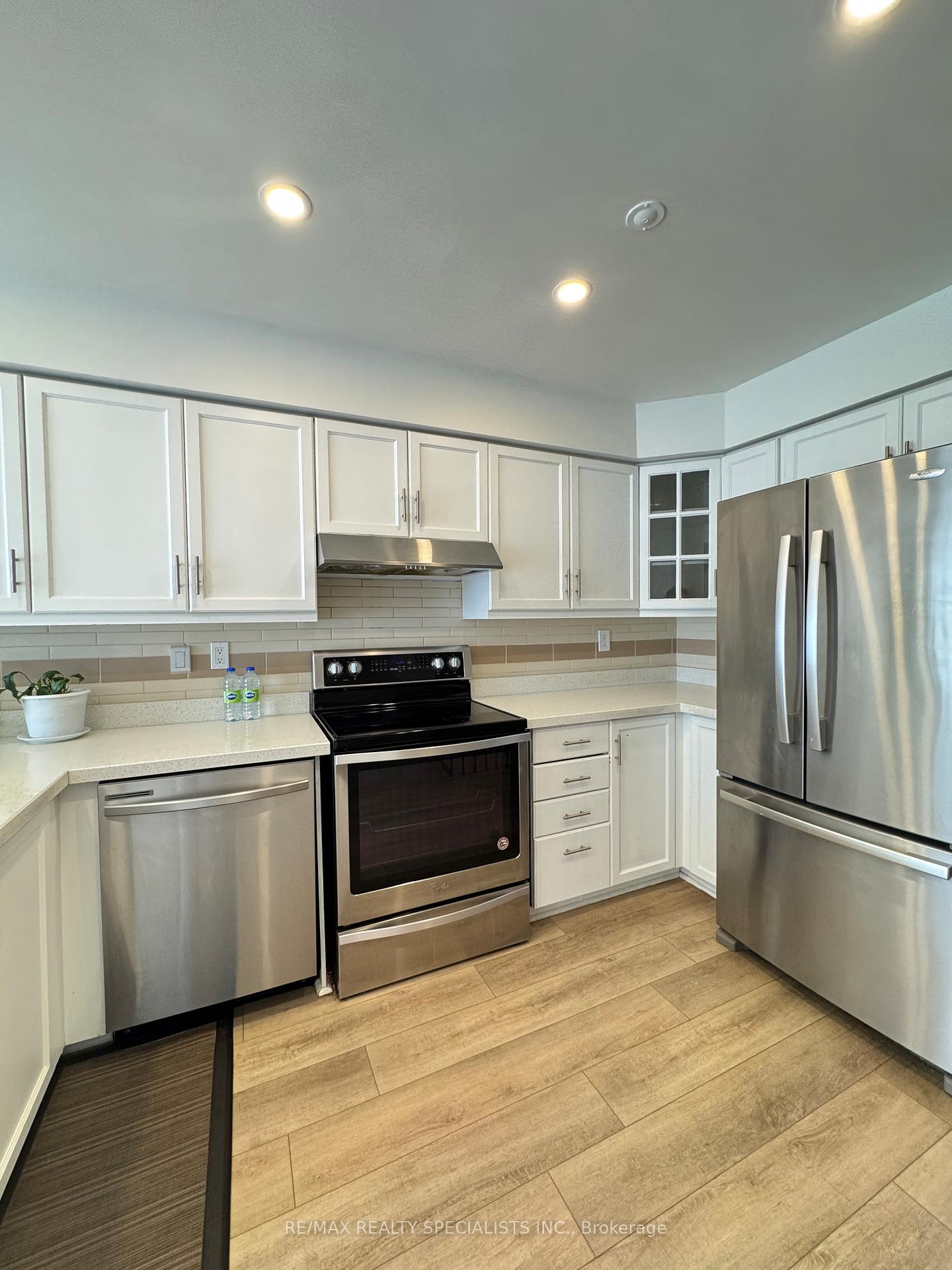 Photo 10 of Unit 36, 3480 Upper Middle Road, Burlington, Palmer — HOMEH