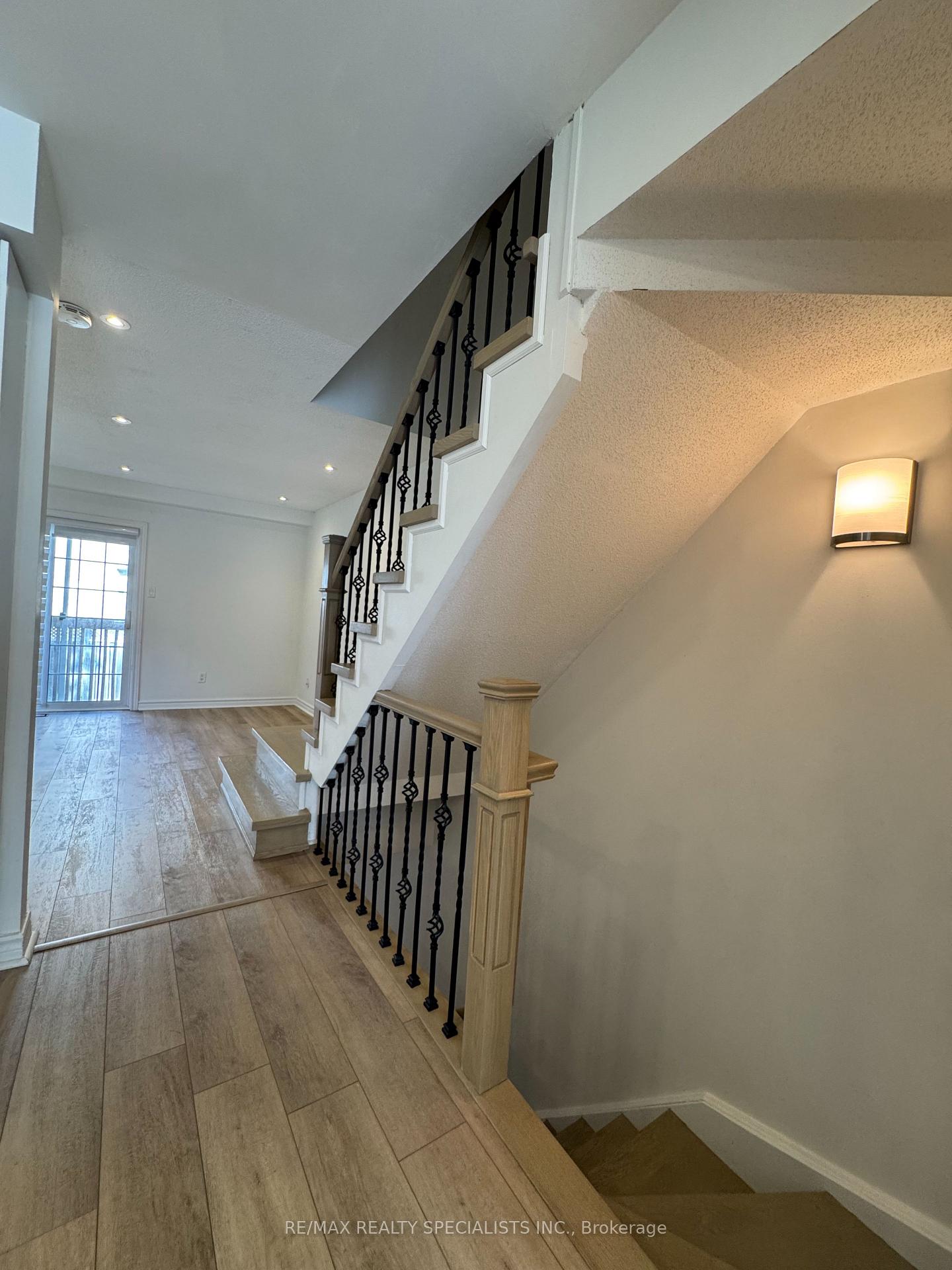 Photo 11 of Unit 36, 3480 Upper Middle Road, Burlington, Palmer — HOMEH