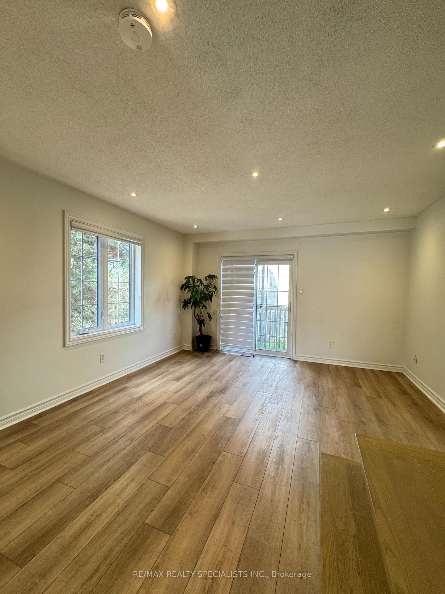 Photo 12 of Unit 36, 3480 Upper Middle Road, Burlington, Palmer — HOMEH