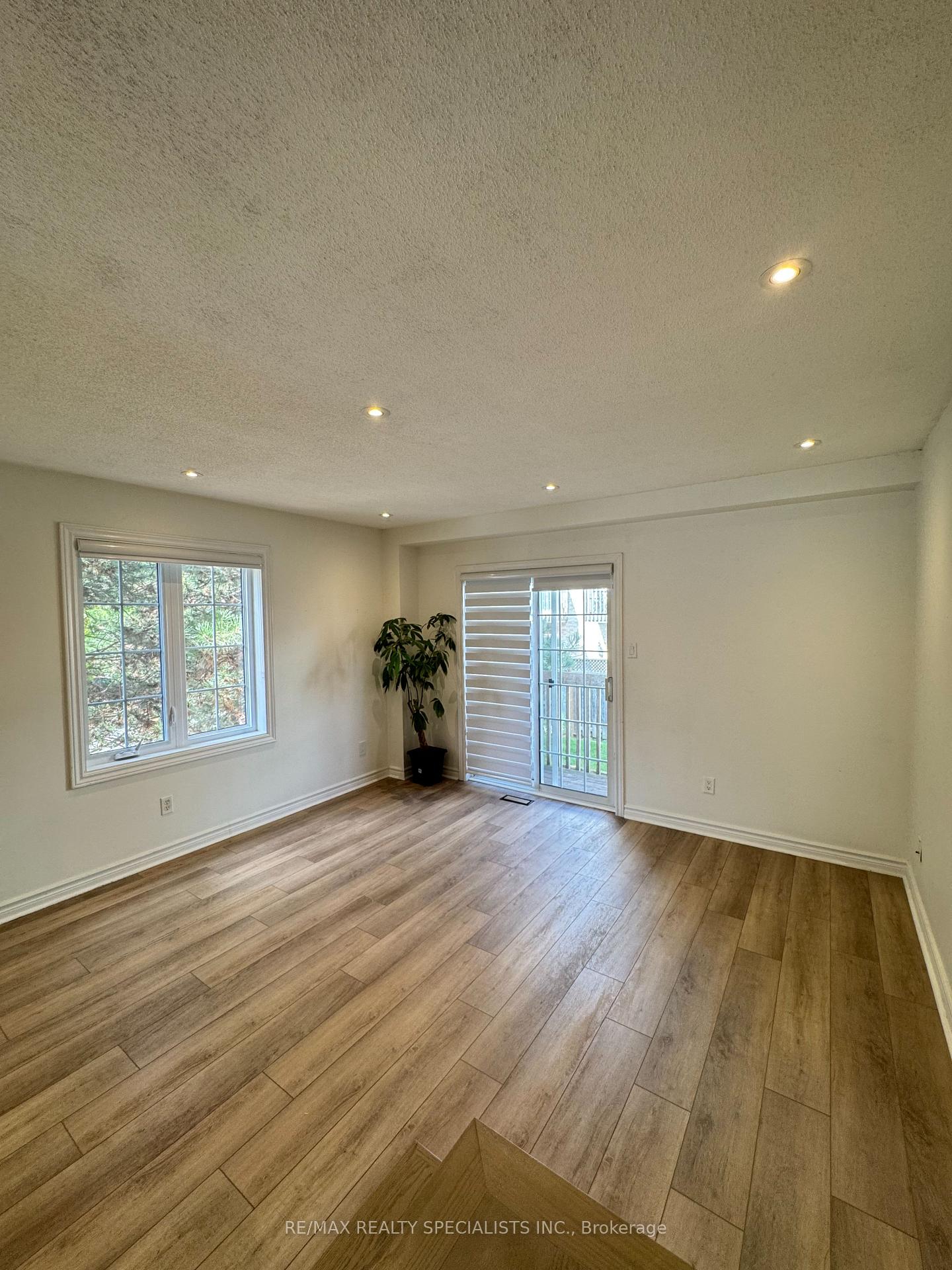 Photo 13 of Unit 36, 3480 Upper Middle Road, Burlington, Palmer — HOMEH