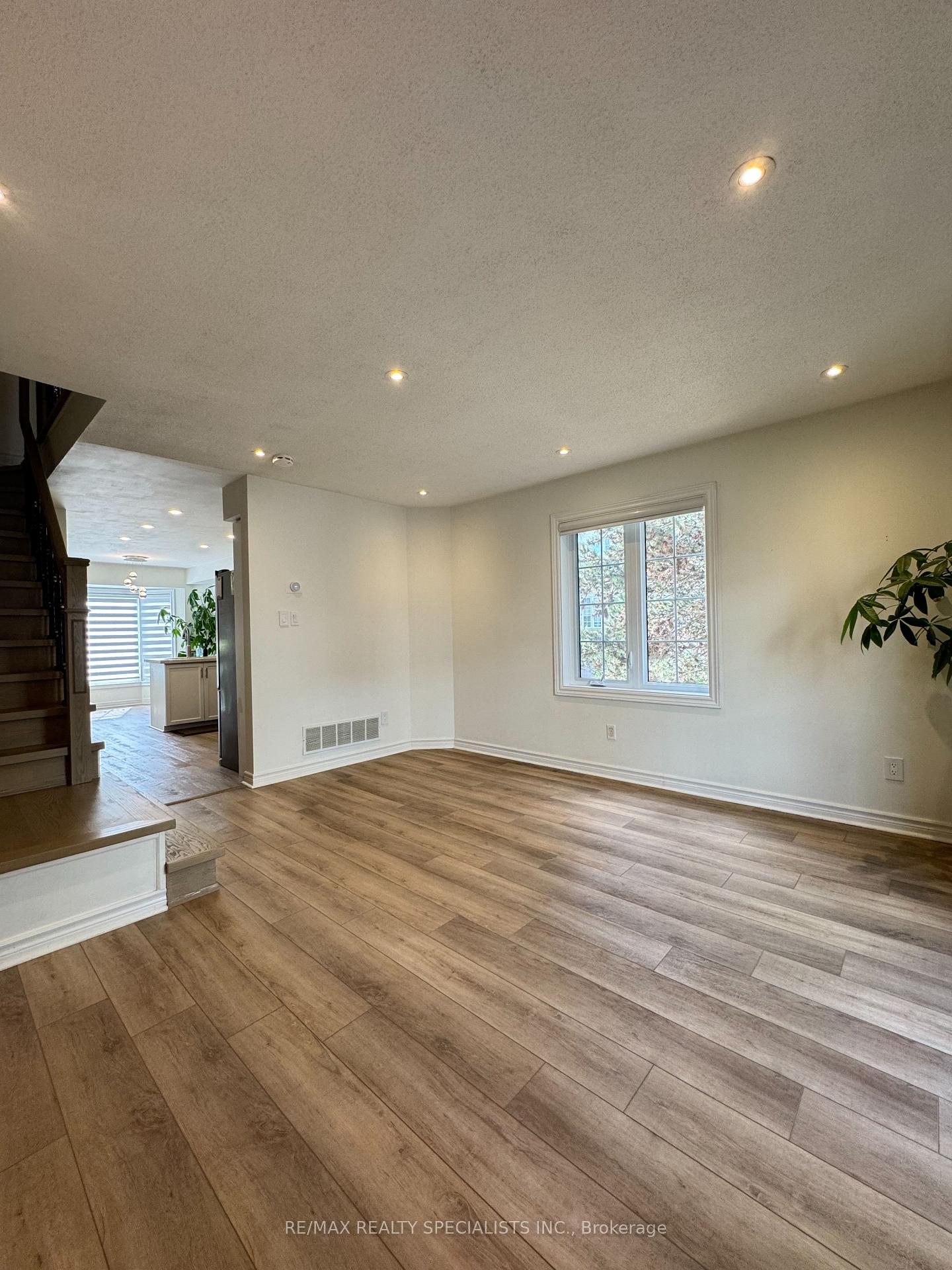 Photo 14 of Unit 36, 3480 Upper Middle Road, Burlington, Palmer — HOMEH