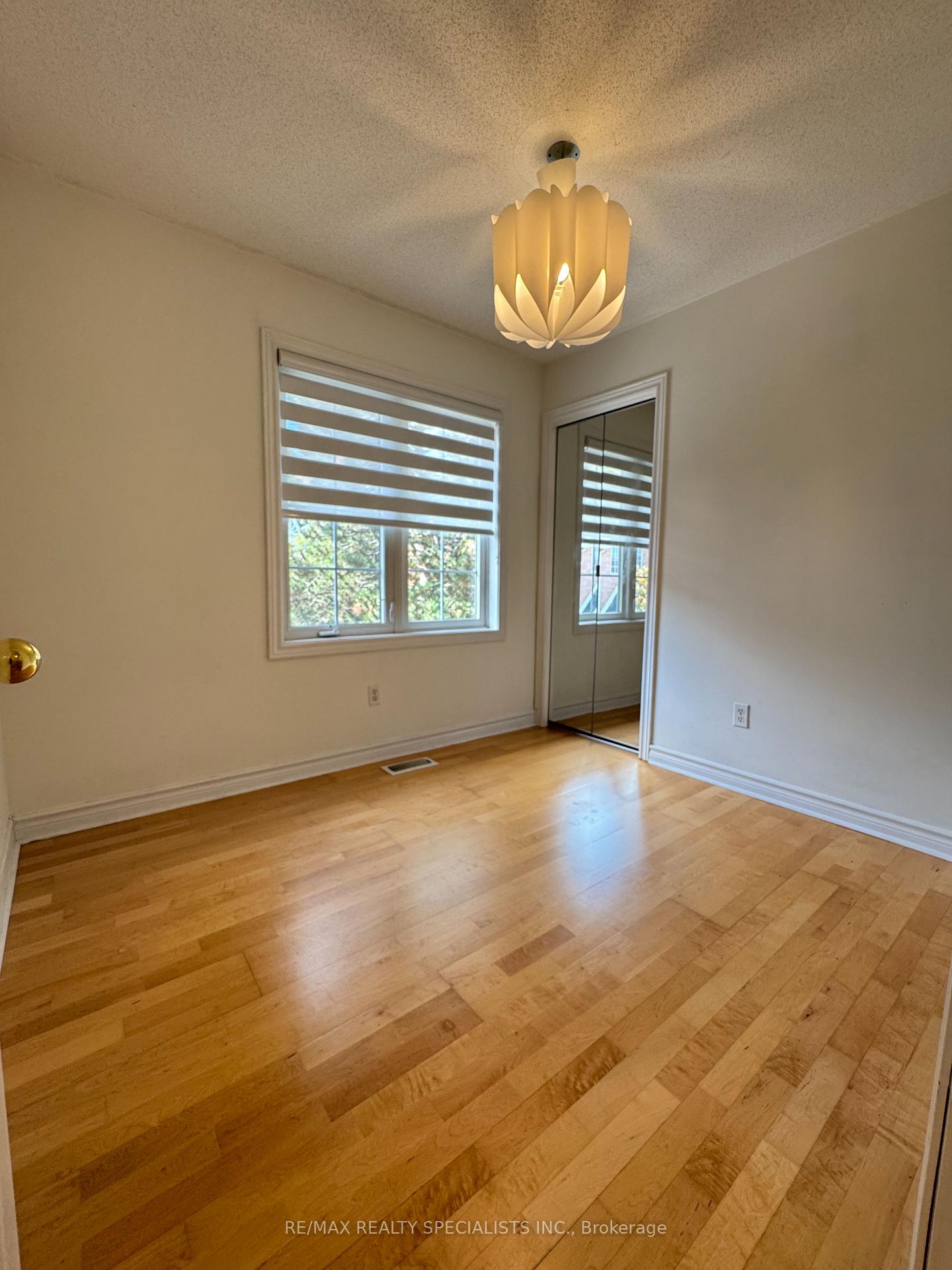 Photo 23 of Unit 36, 3480 Upper Middle Road, Burlington, Palmer — HOMEH