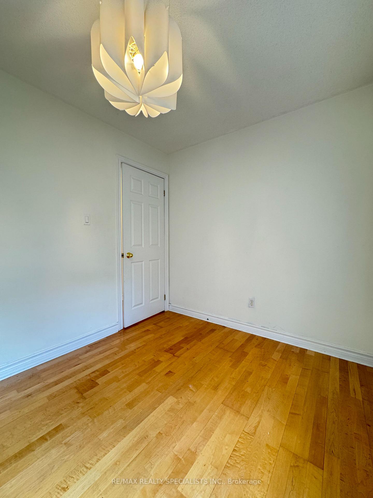 Photo 24 of Unit 36, 3480 Upper Middle Road, Burlington, Palmer — HOMEH