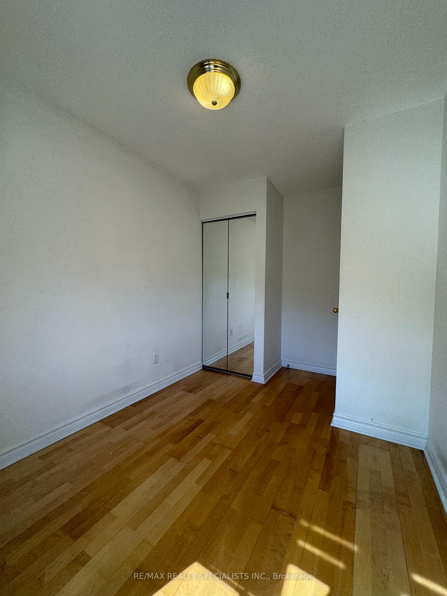 Photo 26 of Unit 36, 3480 Upper Middle Road, Burlington, Palmer — HOMEH