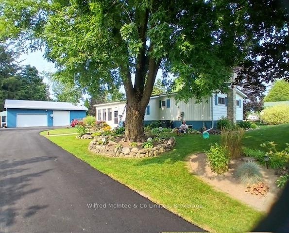 Front of 21571 Grey Road 16