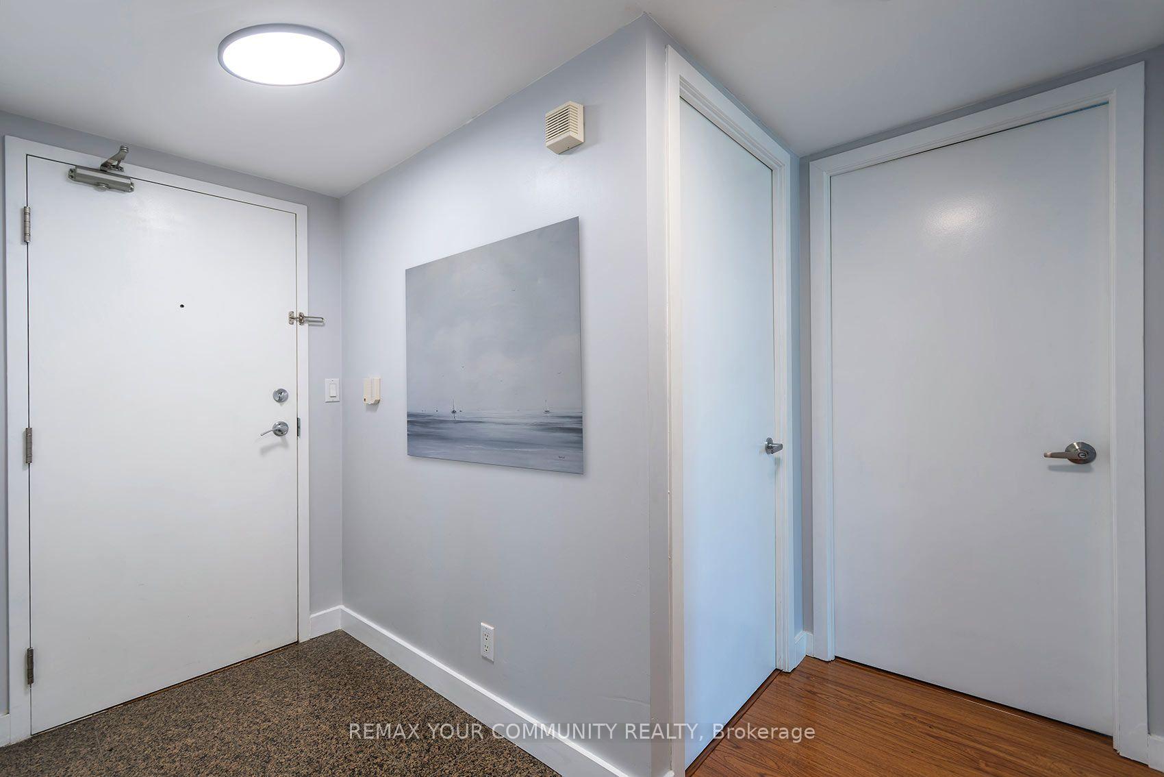 Photo 5 of Unit 2103, 381 Front Street W, Toronto, Waterfront Communities — HOMEH