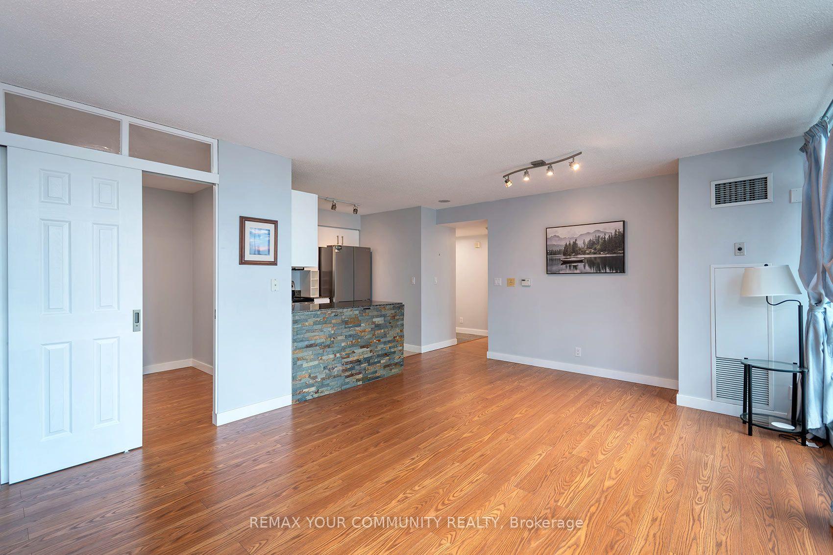 Photo 6 of Unit 2103, 381 Front Street W, Toronto, Waterfront Communities — HOMEH