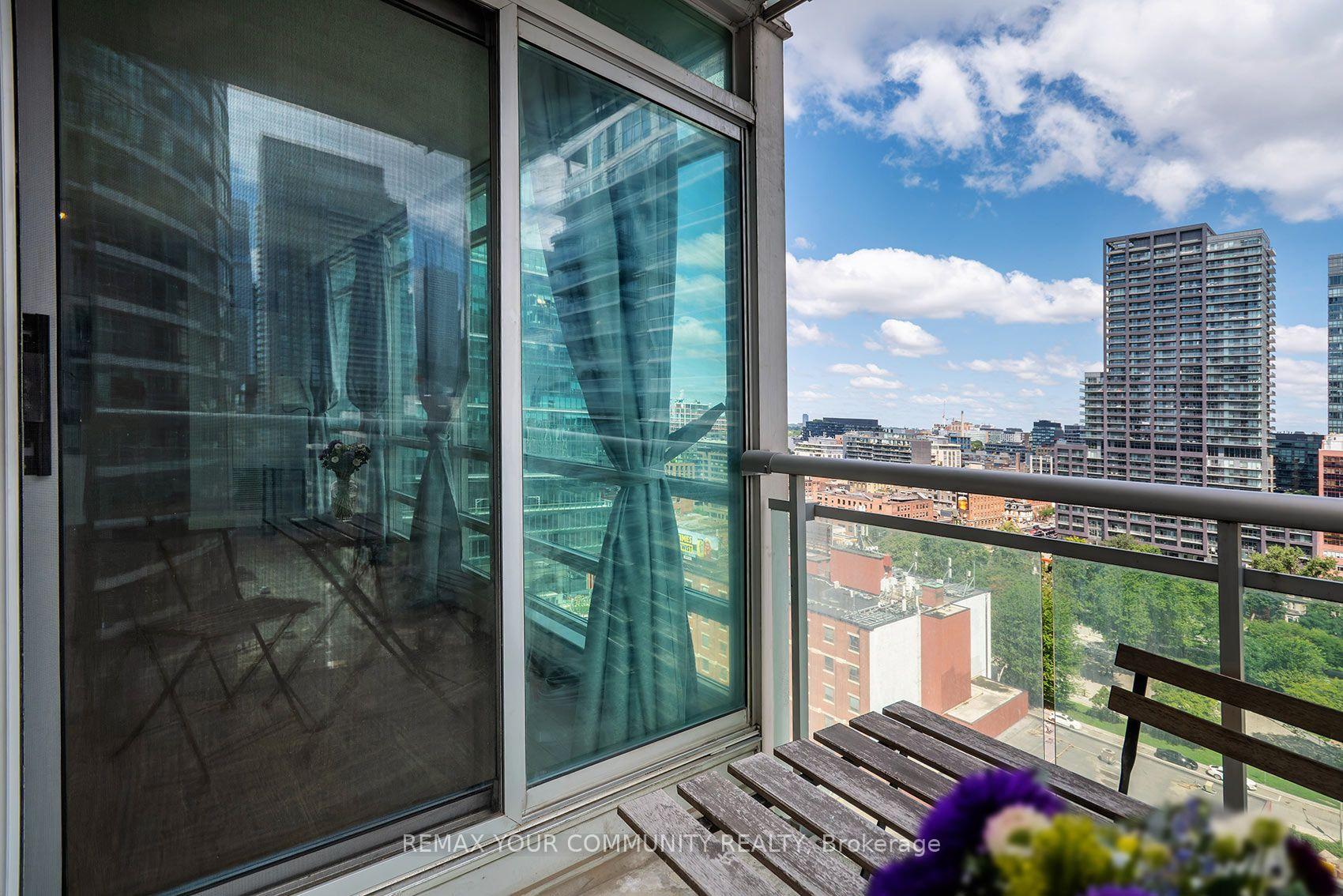 Photo 11 of Unit 2103, 381 Front Street W, Toronto, Waterfront Communities — HOMEH