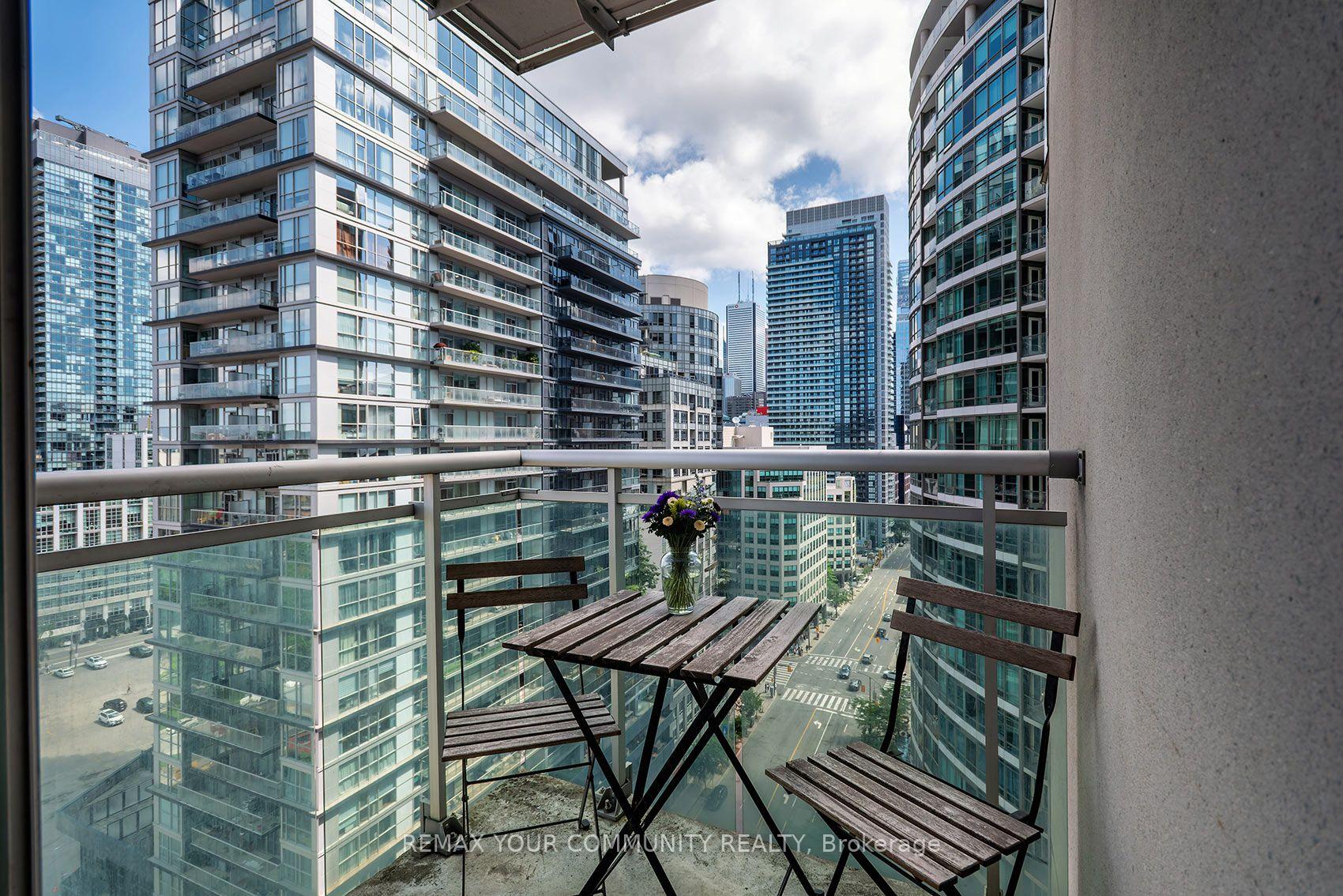 Photo 12 of Unit 2103, 381 Front Street W, Toronto, Waterfront Communities — HOMEH
