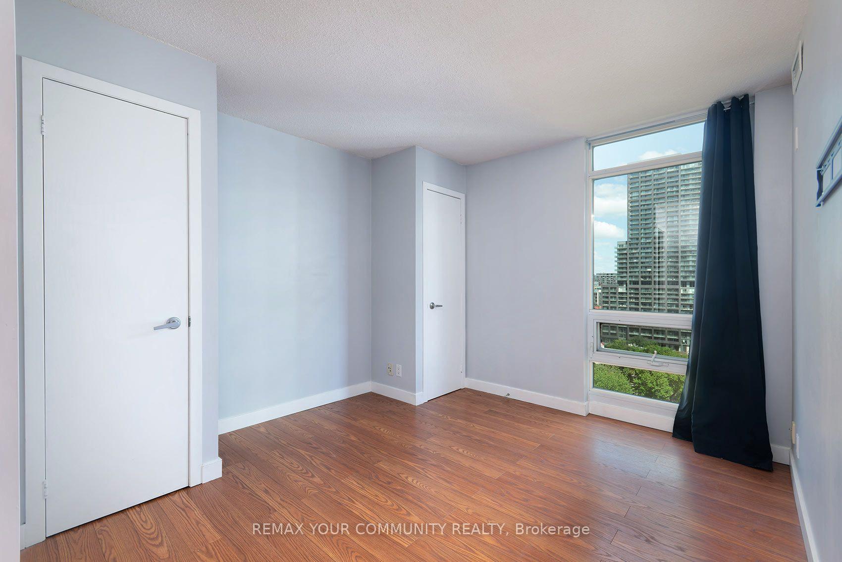 Photo 14 of Unit 2103, 381 Front Street W, Toronto, Waterfront Communities — HOMEH
