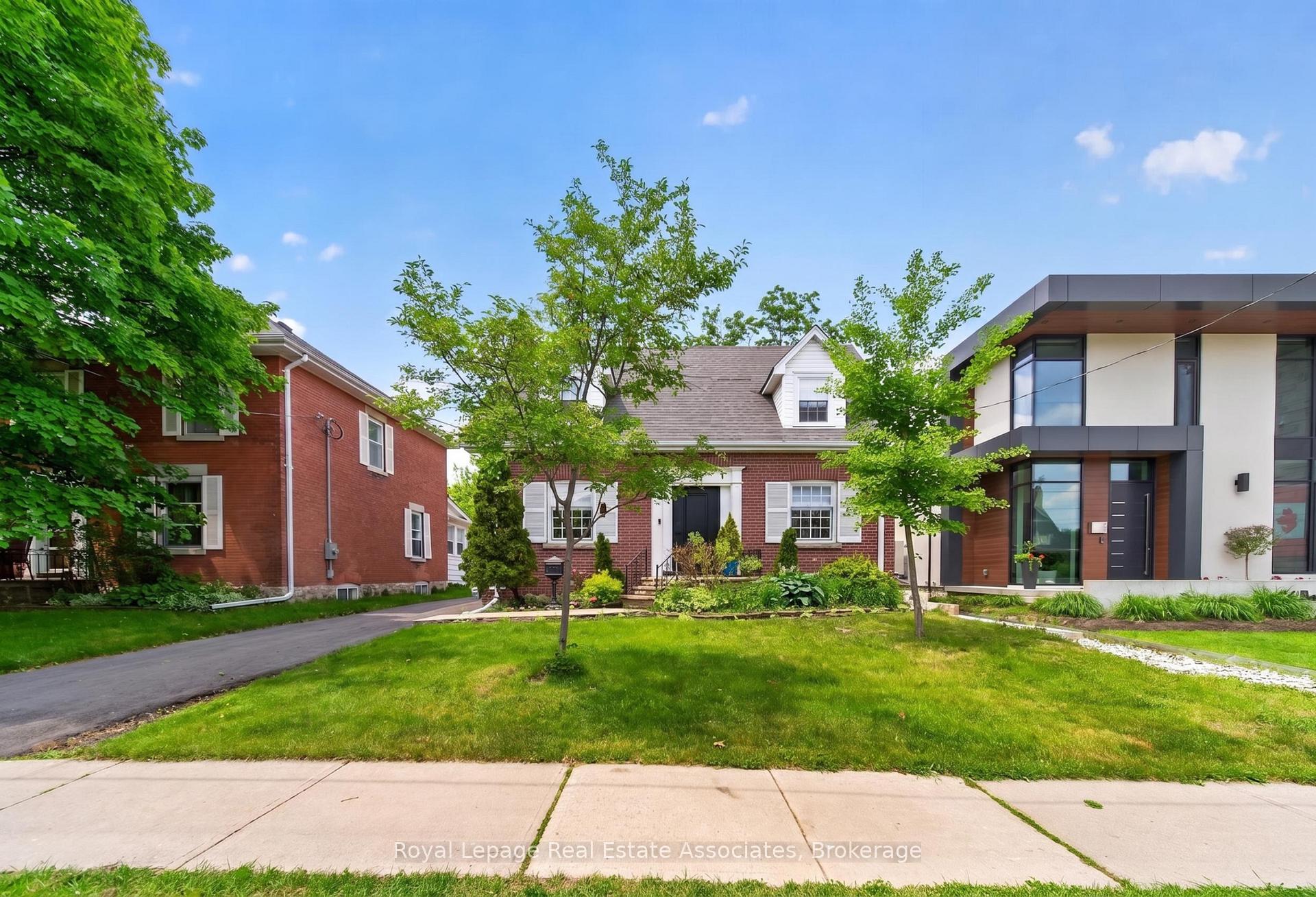 Photo 2 of 24 Peel Avenue, Brampton, Downtown Brampton — HOMEH