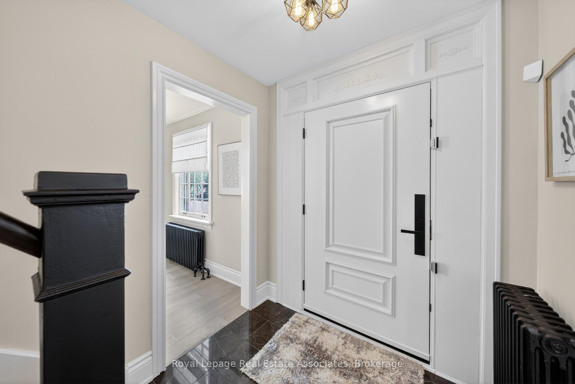 Photo 4 of 24 Peel Avenue, Brampton, Downtown Brampton — HOMEH
