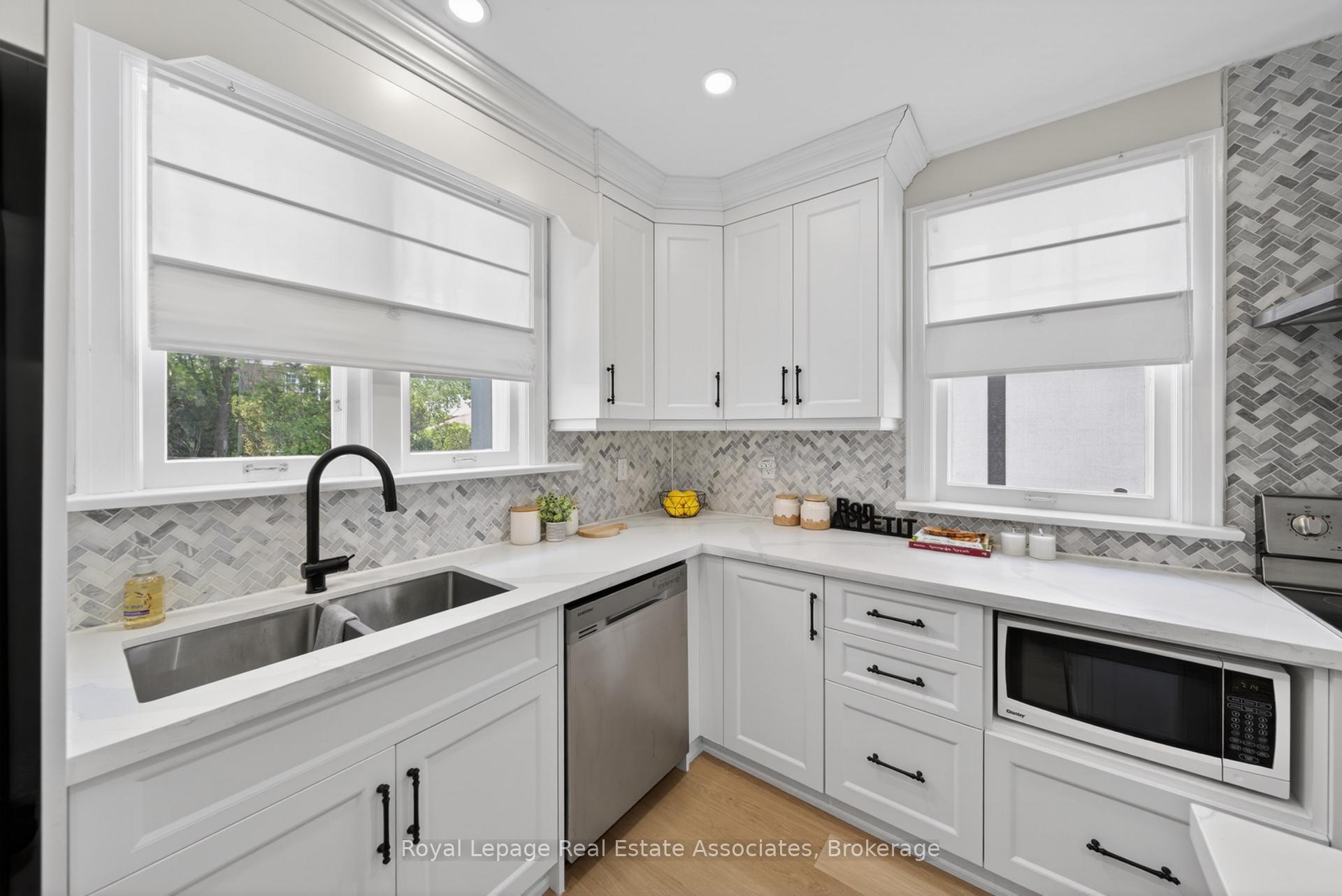 Photo 11 of 24 Peel Avenue, Brampton, Downtown Brampton — HOMEH