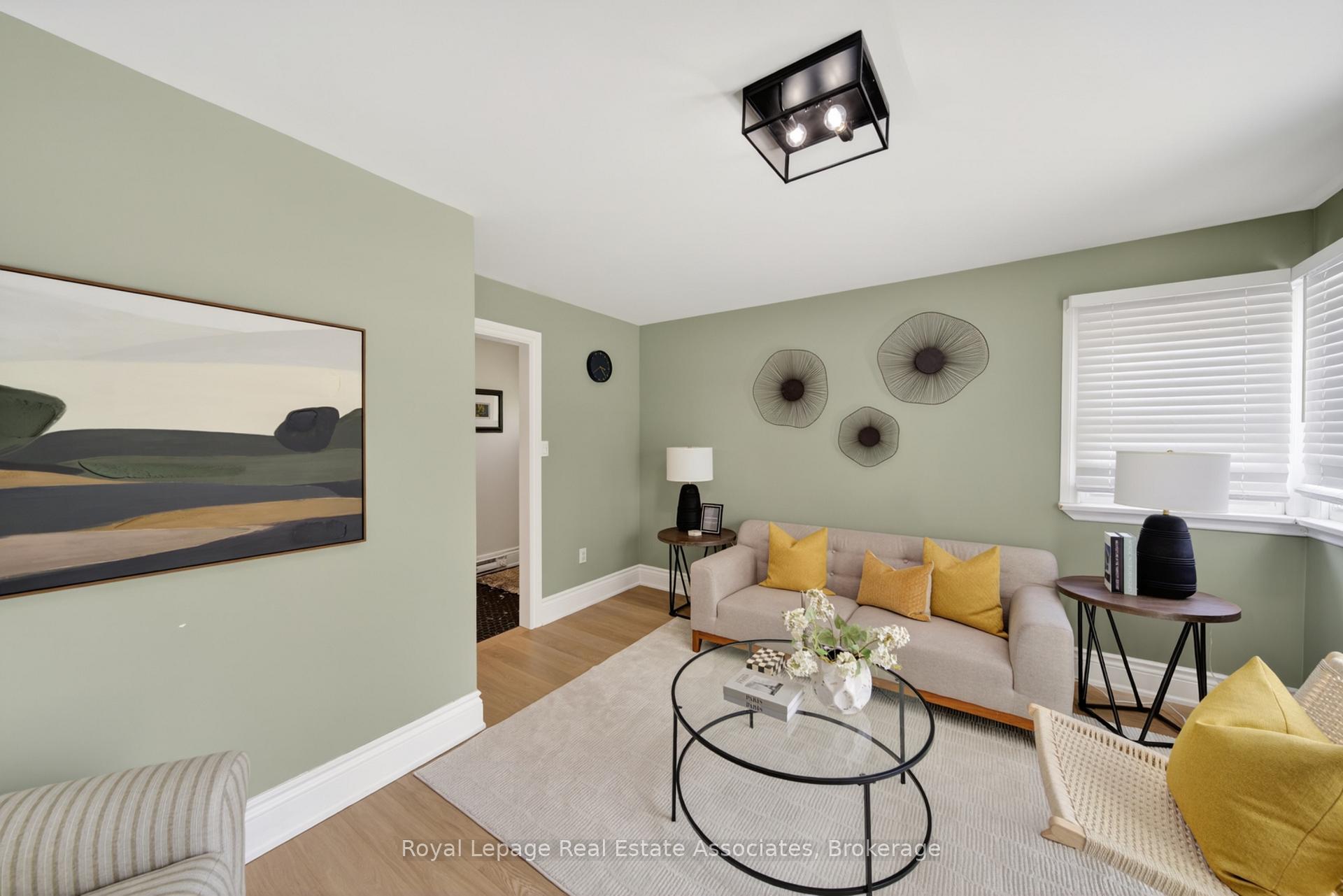 Photo 16 of 24 Peel Avenue, Brampton, Downtown Brampton — HOMEH