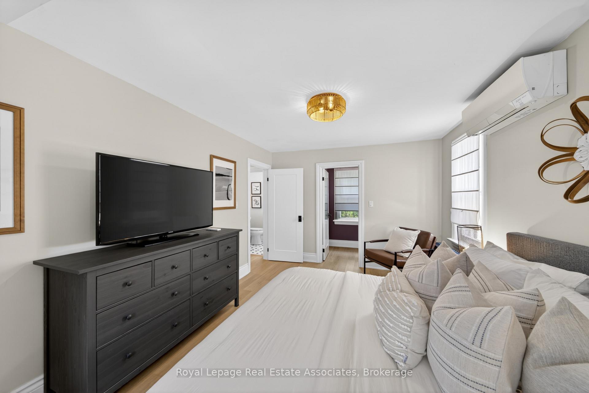 Photo 20 of 24 Peel Avenue, Brampton, Downtown Brampton — HOMEH