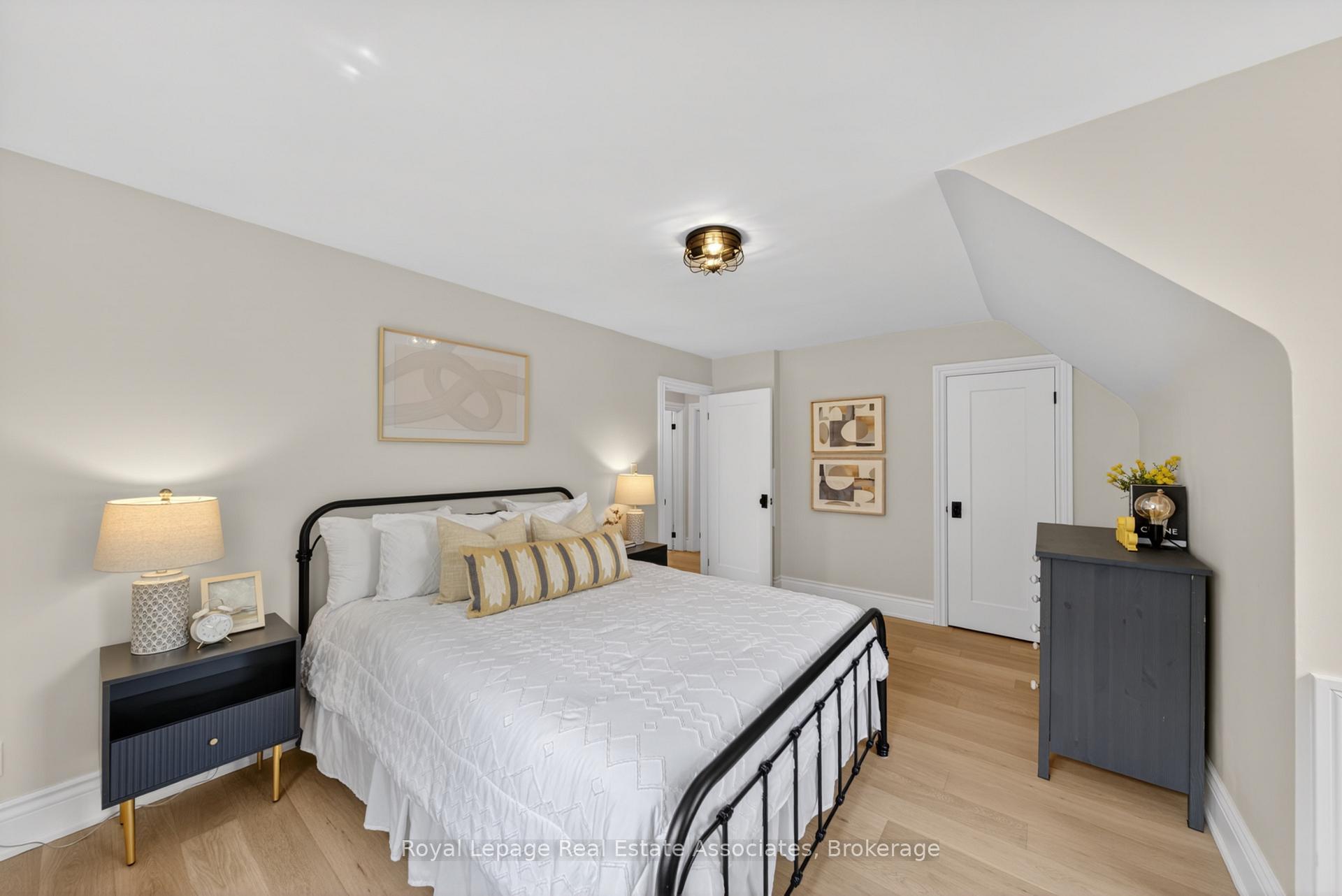 Photo 23 of 24 Peel Avenue, Brampton, Downtown Brampton — HOMEH