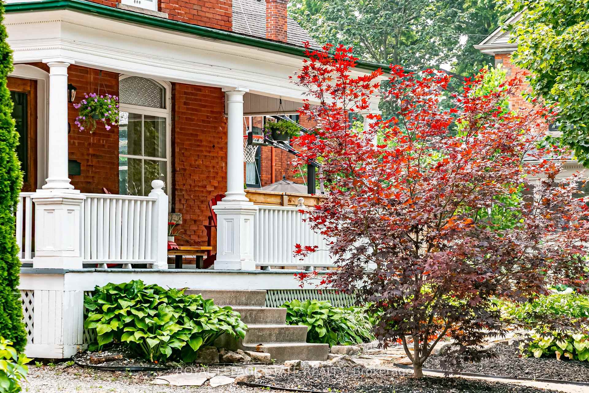 Photo 2 of 90 Victoria Street, Hamilton, Waterdown — HOMEH