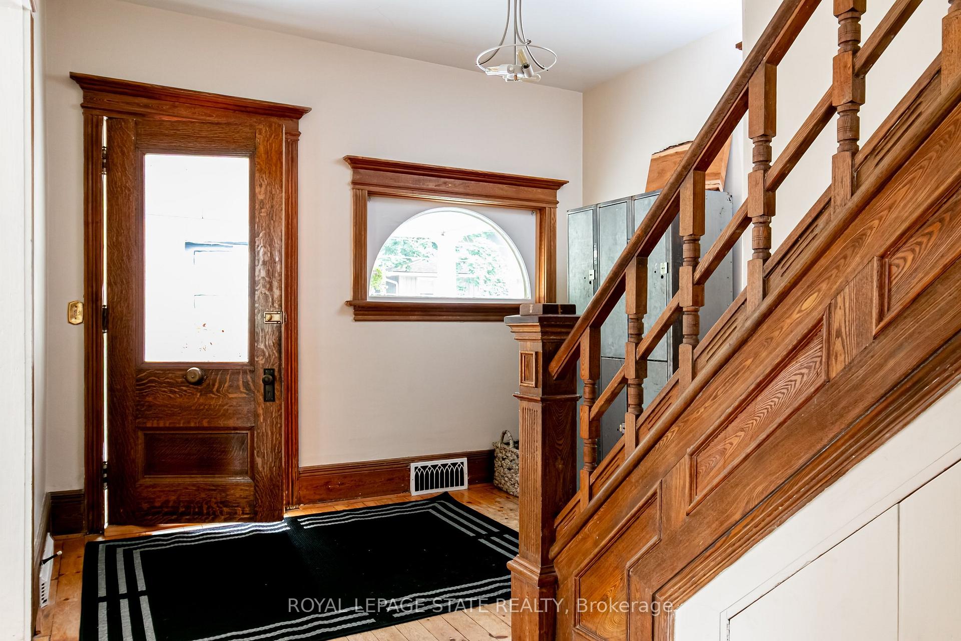 Photo 4 of 90 Victoria Street, Hamilton, Waterdown — HOMEH