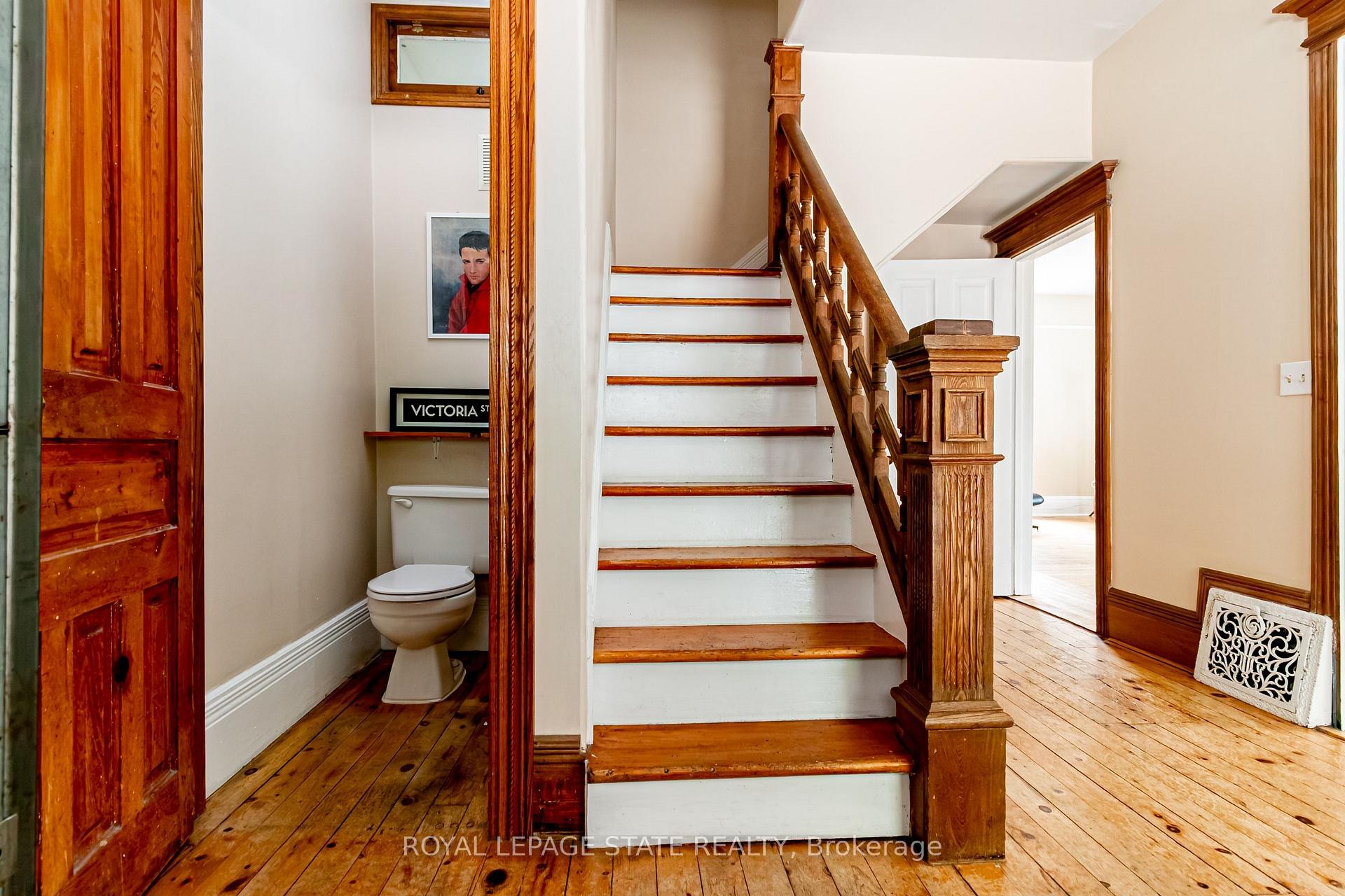 Photo 5 of 90 Victoria Street, Hamilton, Waterdown — HOMEH