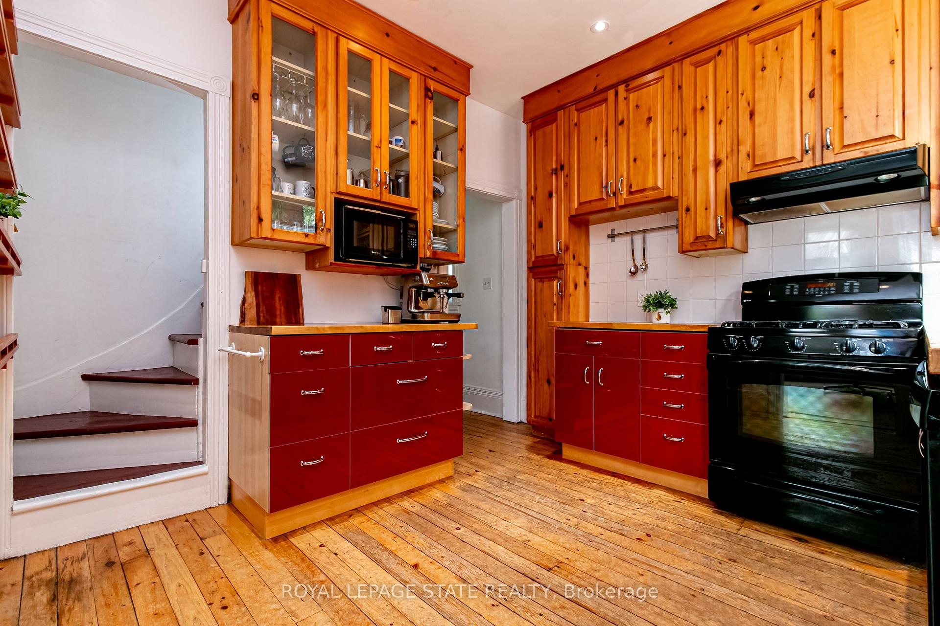 Photo 11 of 90 Victoria Street, Hamilton, Waterdown — HOMEH